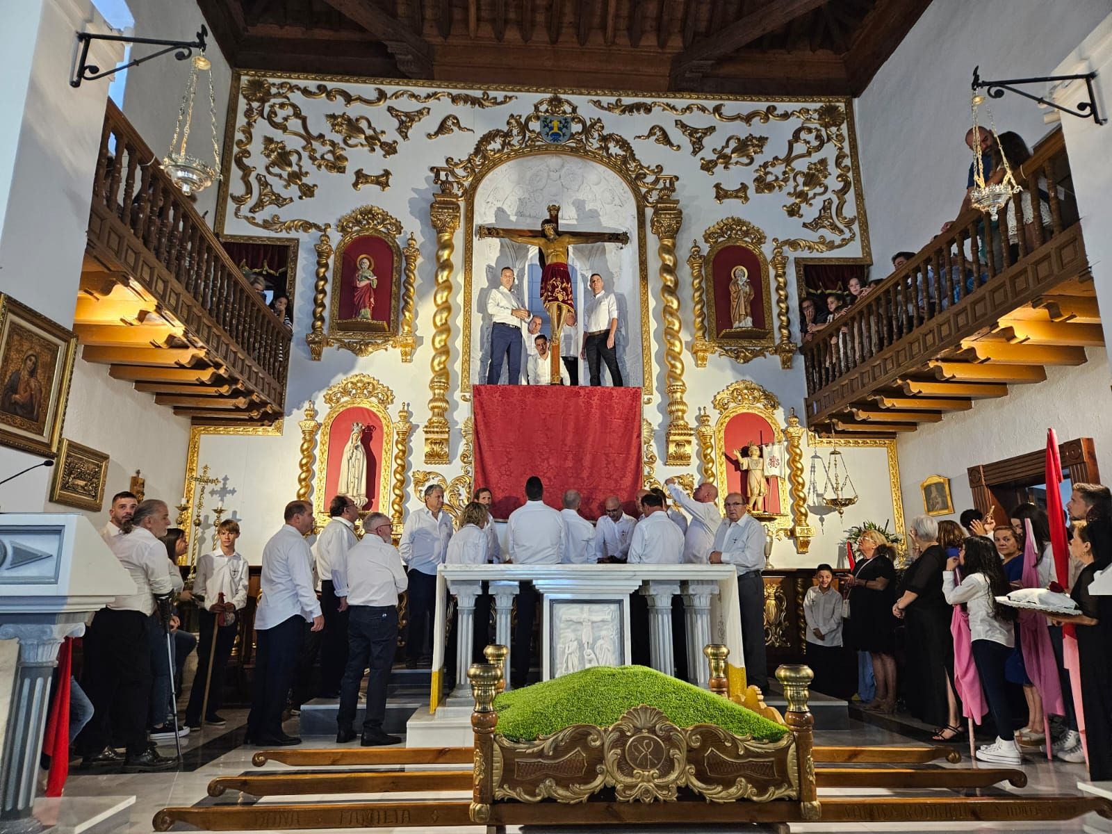 El Cristo del Bosque de Bacares ha recibido el fervor de los devotos locales.