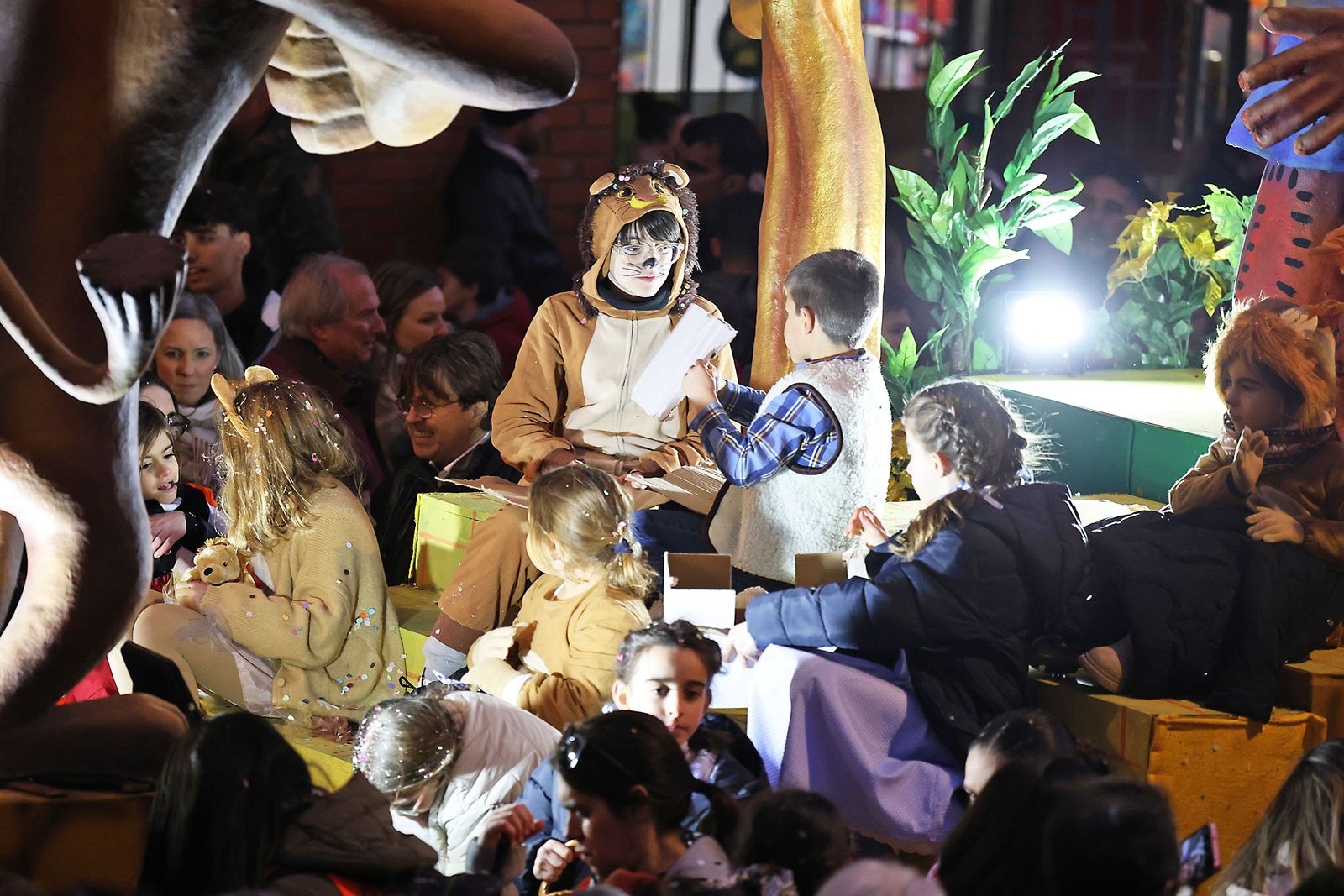 Las mejores fotografías de la salida y recorrido de la cabalgata de Reyes Magos 2026