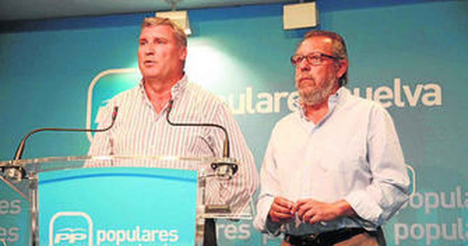 Juan Miguel Polo, alcalde de Cartaya (ICAR) y Carlos Pérez, concejal popular de Cartaya.