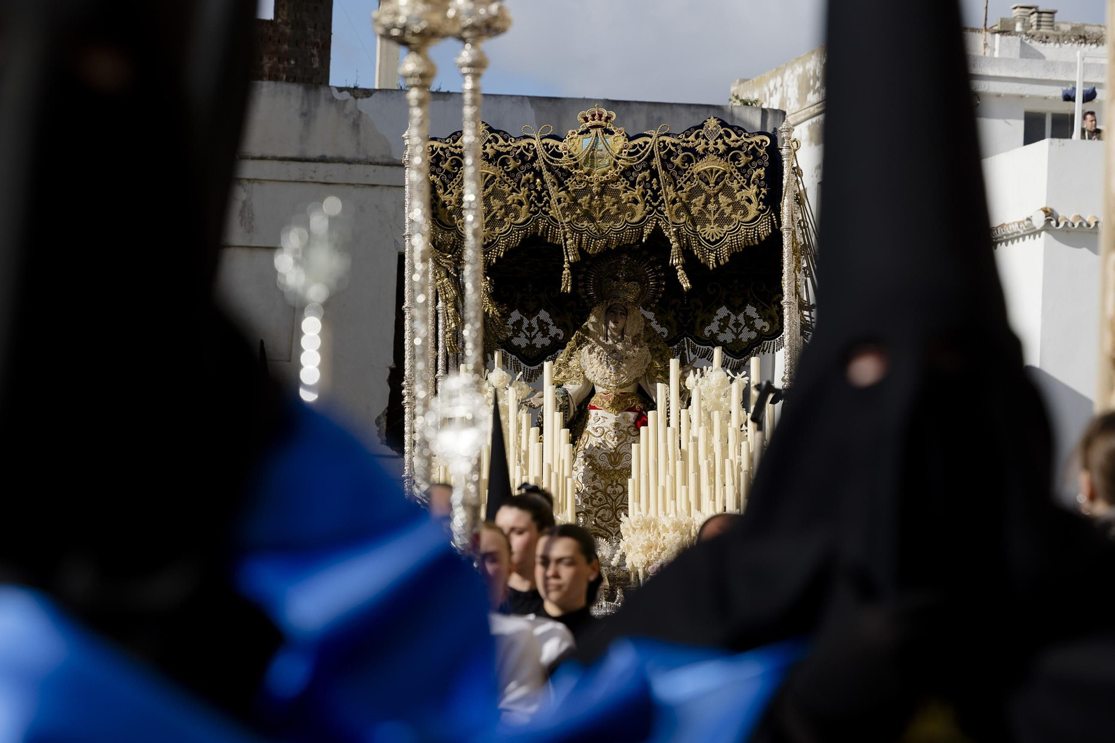 Imágenes de la salida de Las Aguas en la Semana Santa de Cádiz 2025