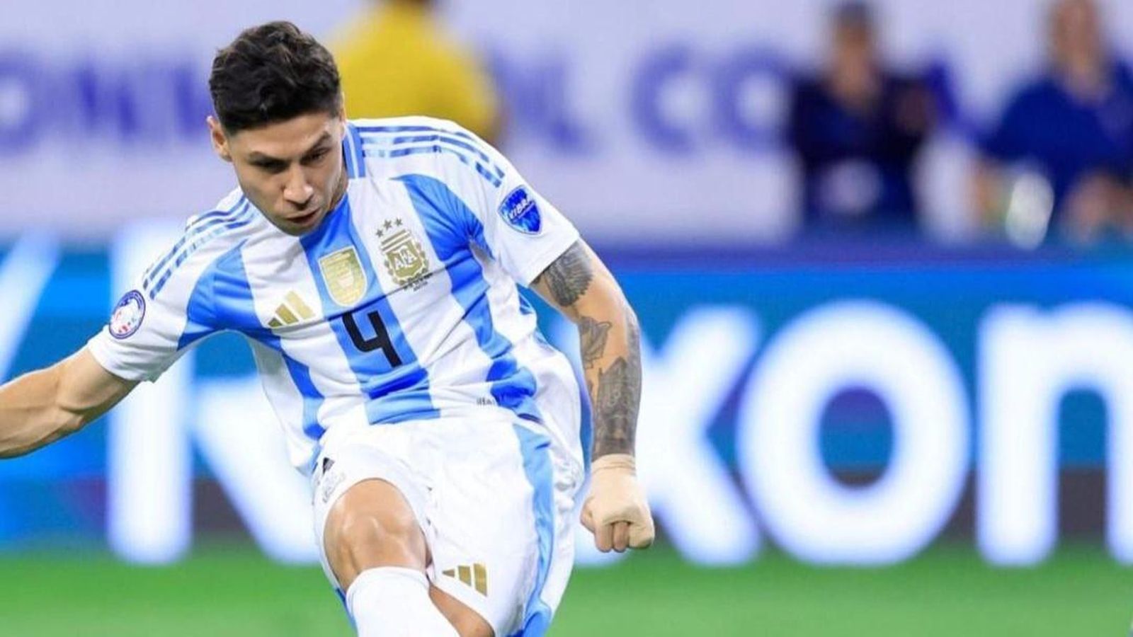 Montiel lanza el cuarto penalti en el Argentina-Ecuador