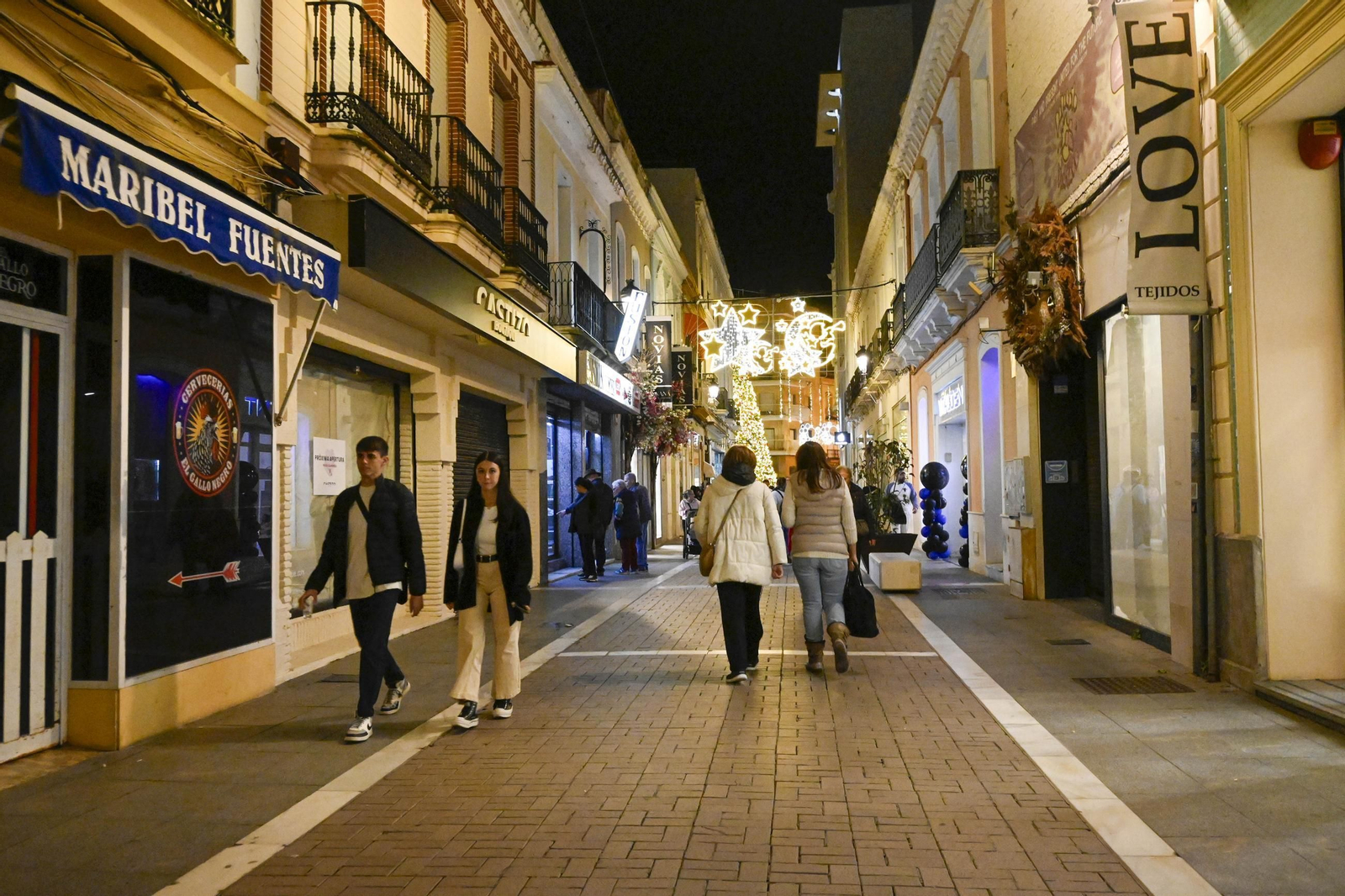 Imágenes de la nevada y alumbrado navideño en Huelva