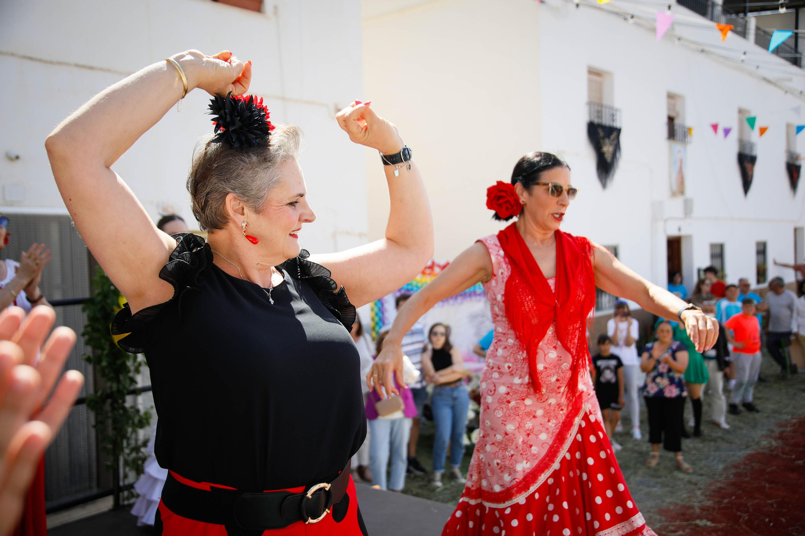 Así es la gran alfombra de serrín para que levite la Virgen de Fátima de Tíjola