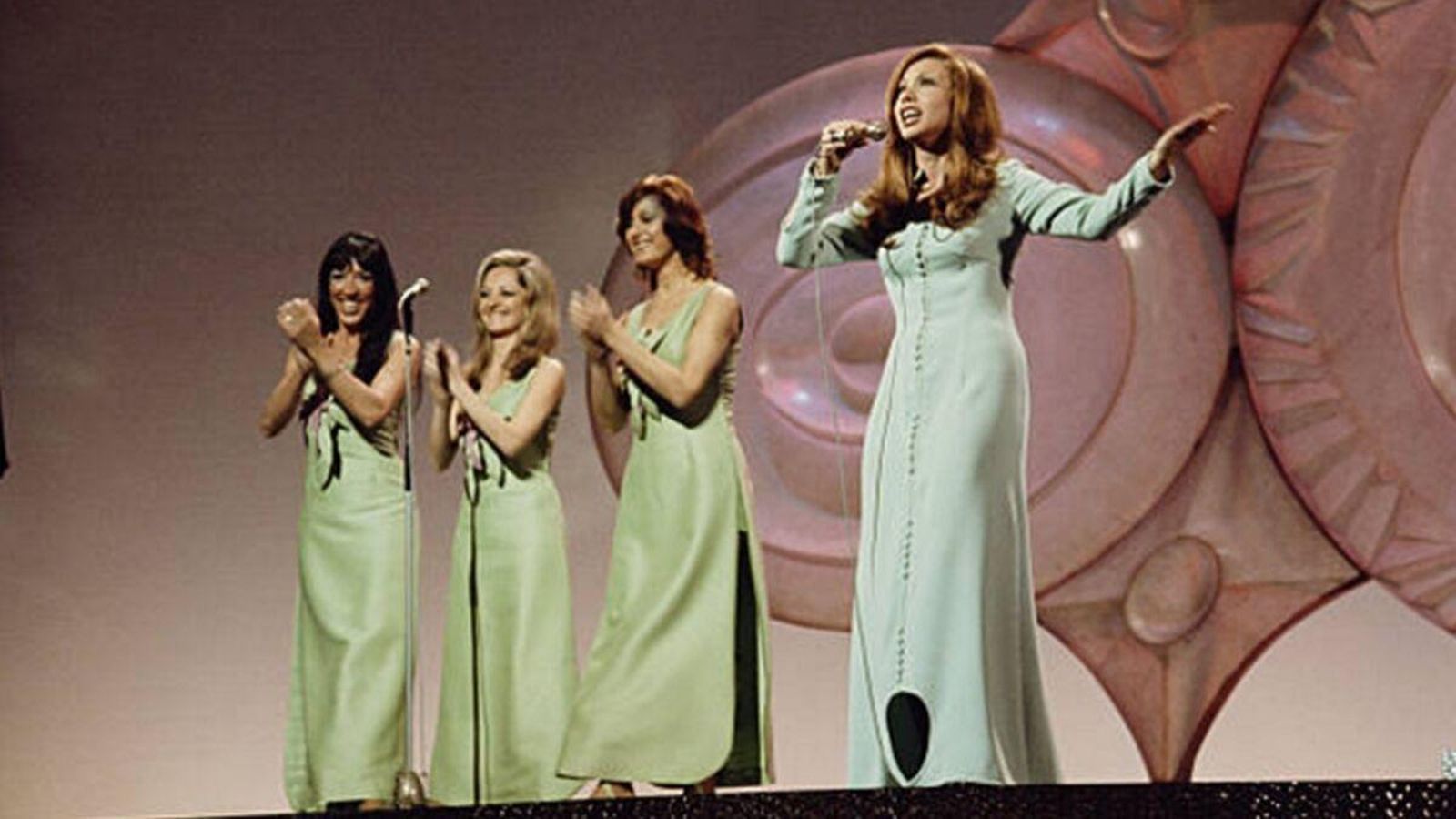 Karina y su vestido gatera en Eurovisión 1971