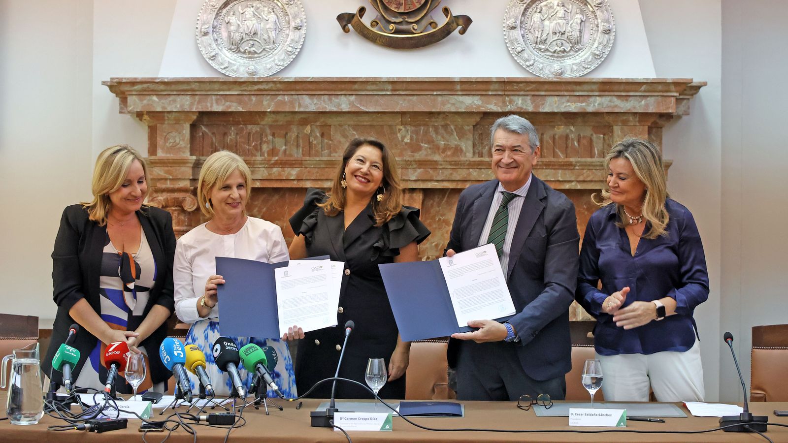 Firma entre La Junta y el sector del vino del plan de futuro para el viñedo en el Consejo Regulador de Jerez