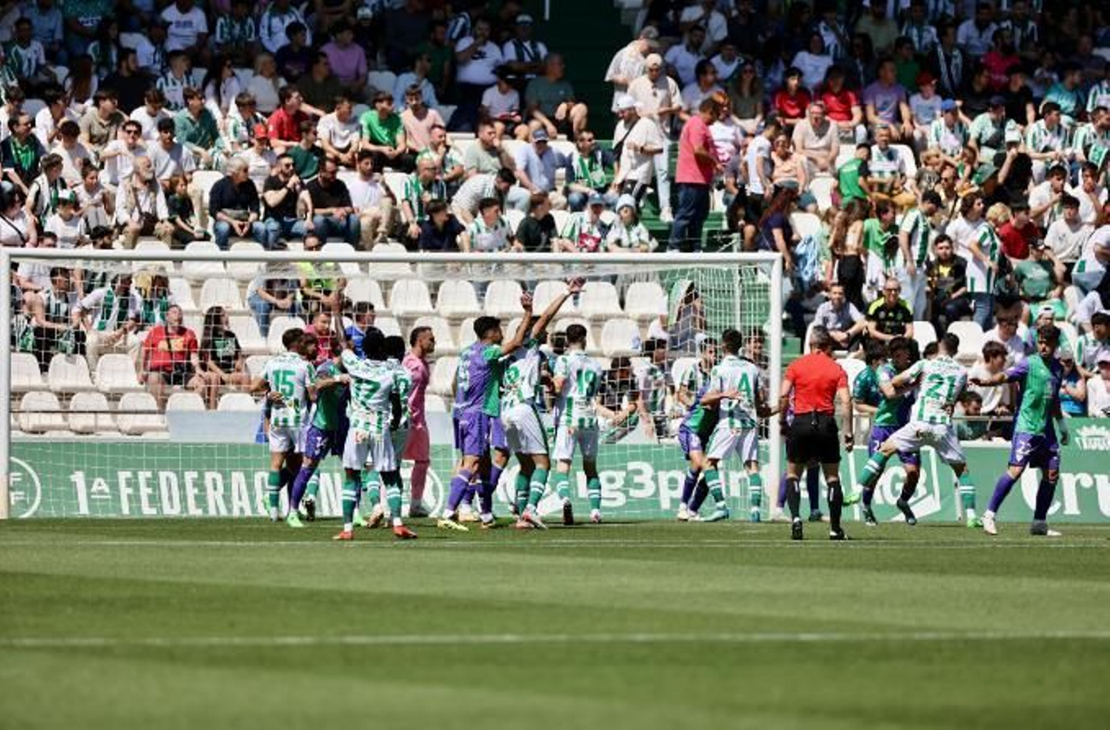 Un saque de esquina del Córdoba CF-Málaga CF