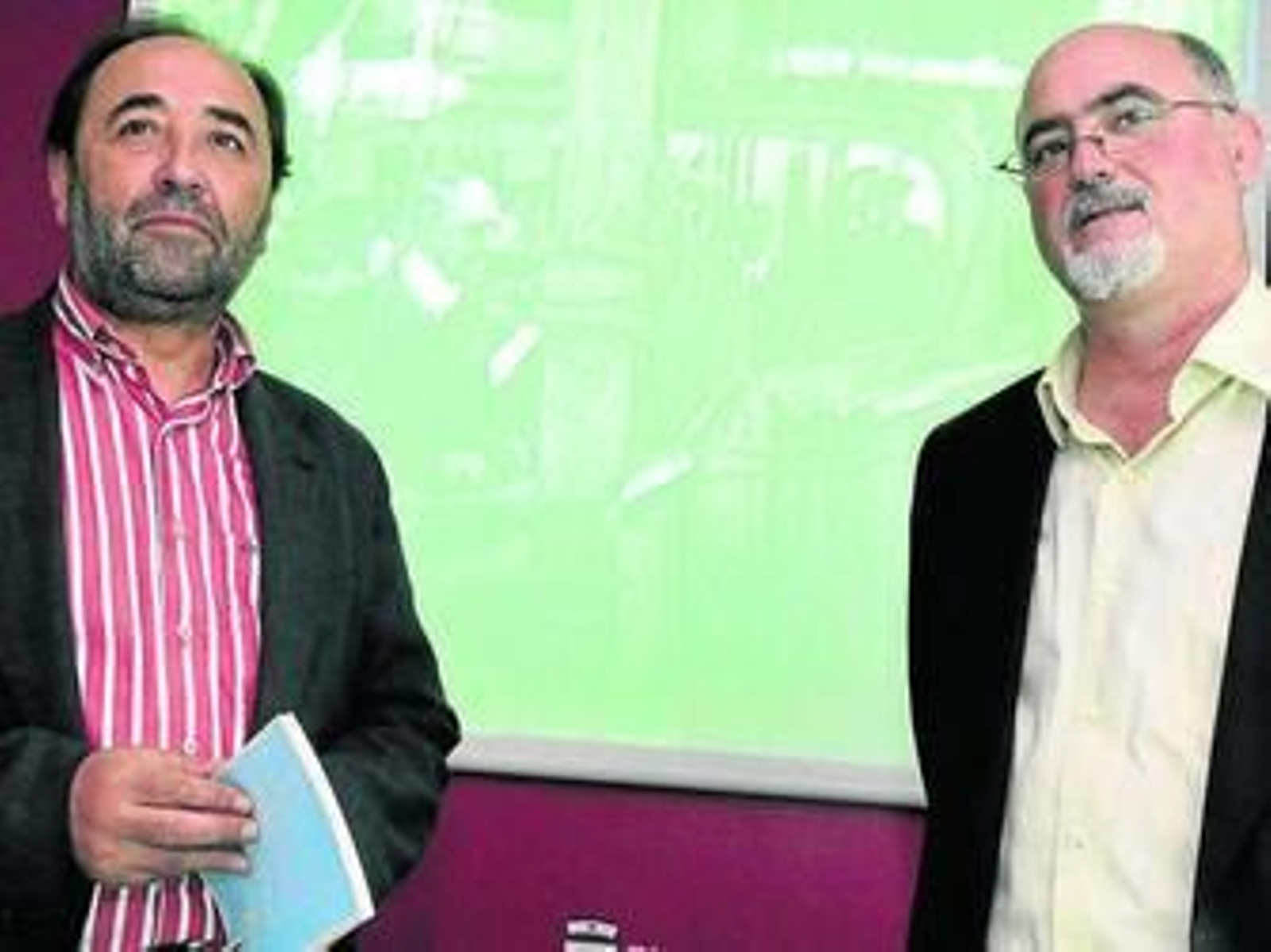 Alfonso Alcalá, del Patronato García Lorca, con Miguel Caballero.