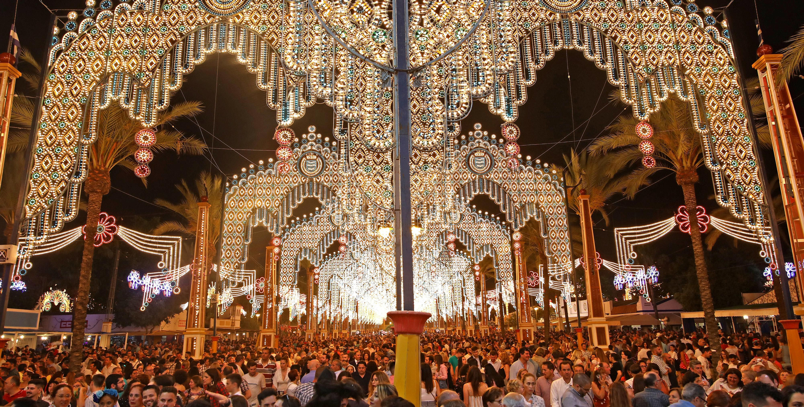Imágenes del  alumbrado y ambiente en la Feria