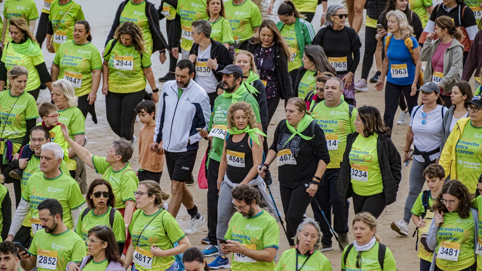 Búscate entre las fotos de la X carrera Cádiz en marcha contra el cáncer