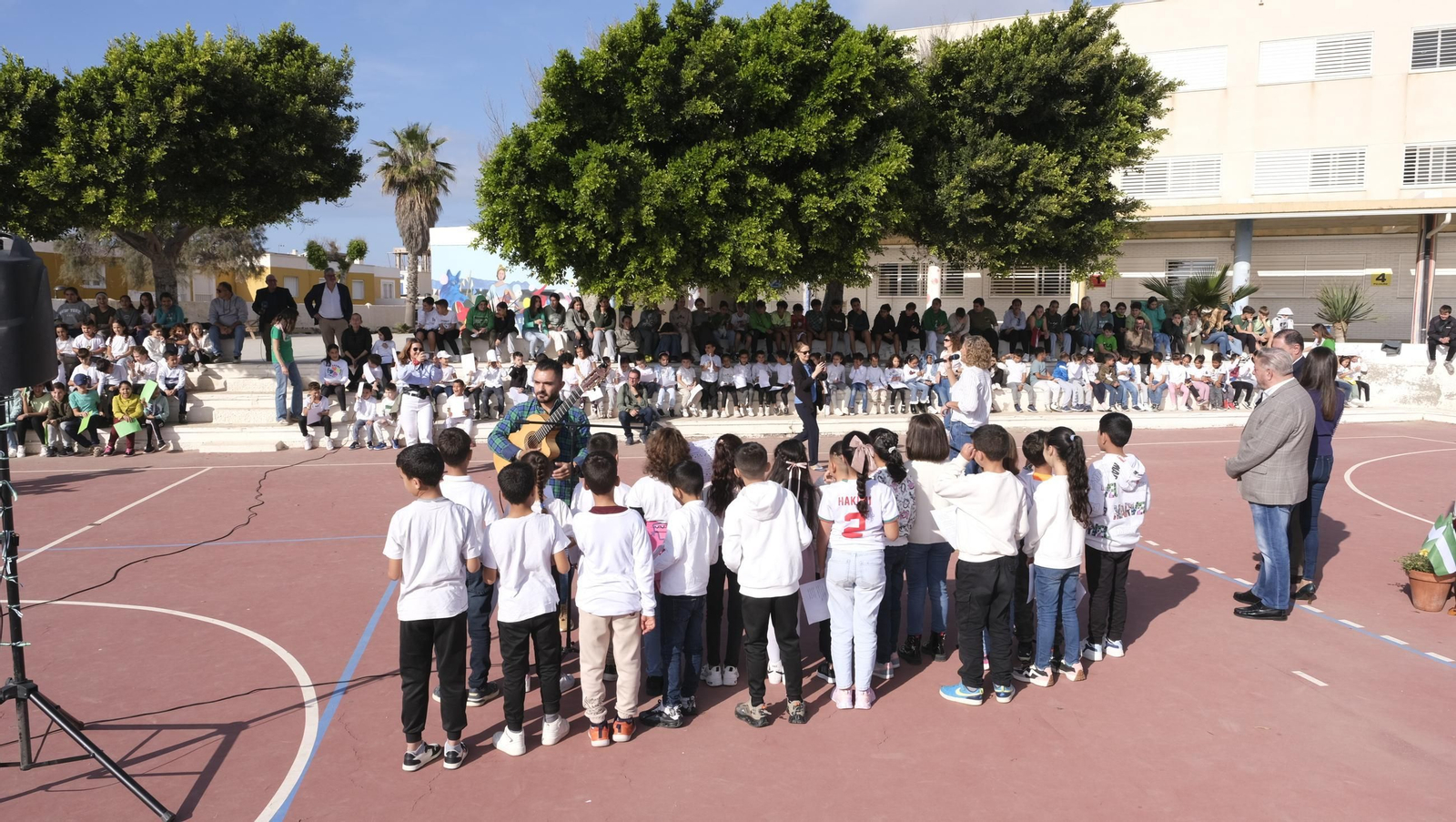 Día de la Bandera de Andalucía en el Colegio Virgen del Mar de Cabo de Gata, en imágenes