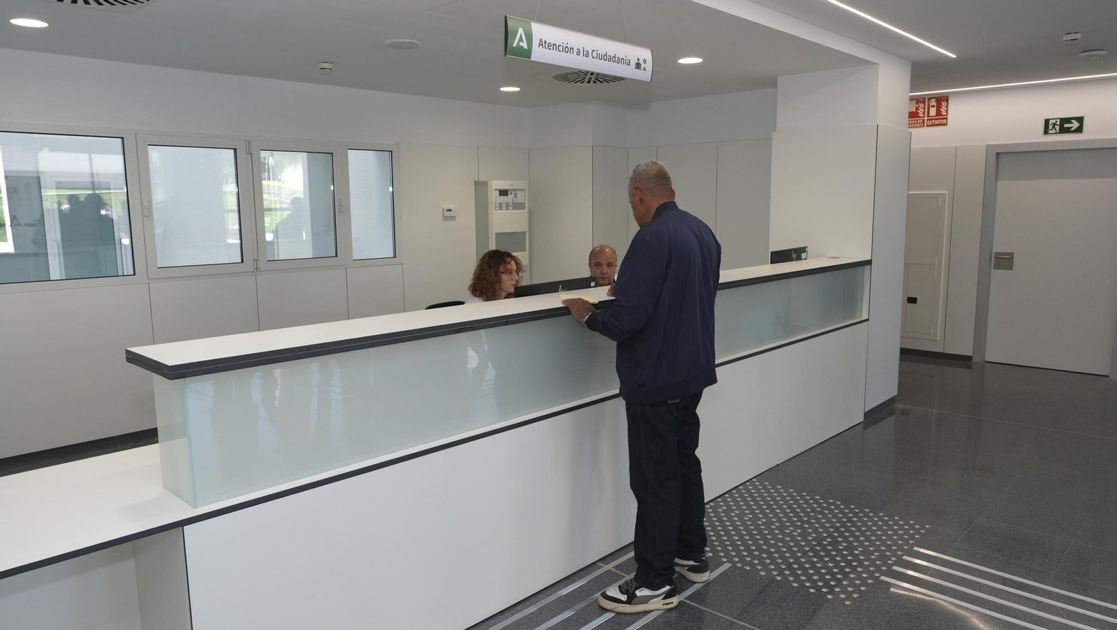 Visita del Consejero de Salud, Antonio Sanz, al nuevo edificio de consultas externas del Hospital Torrecárdenas, en imágenes