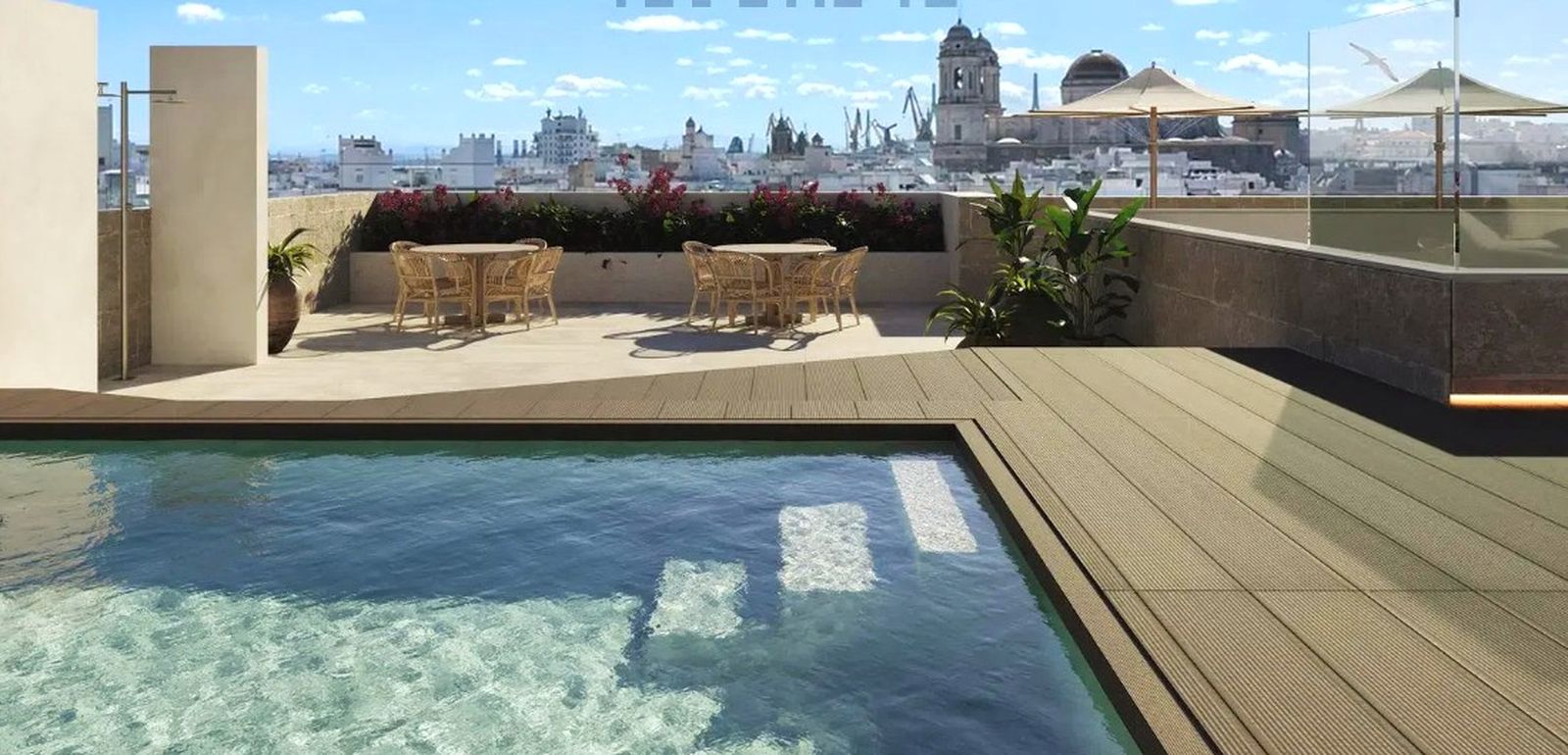 Vistas desde la terraza con piscina de uno de los áticos en venta en Cádiz