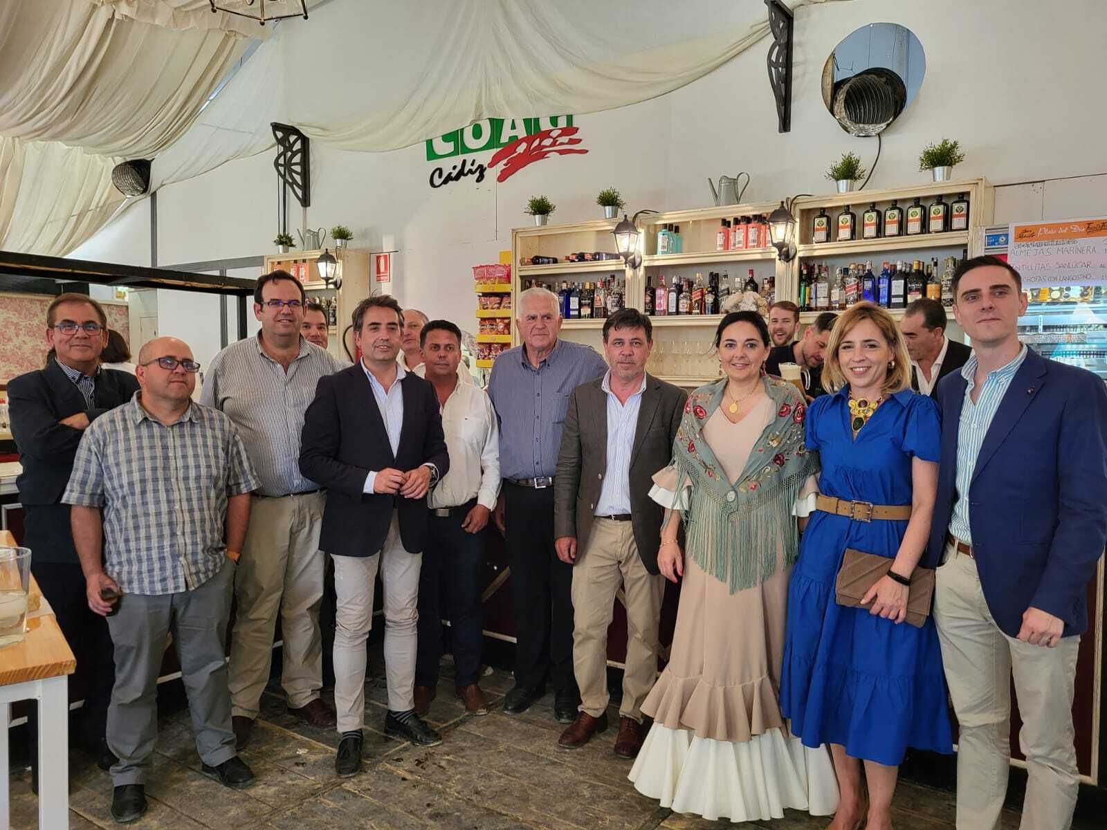 Los responsables de Coag junto a representantes del PP de Jerez, el alcalde de La Barca y el ex alcalde de Torrecera.