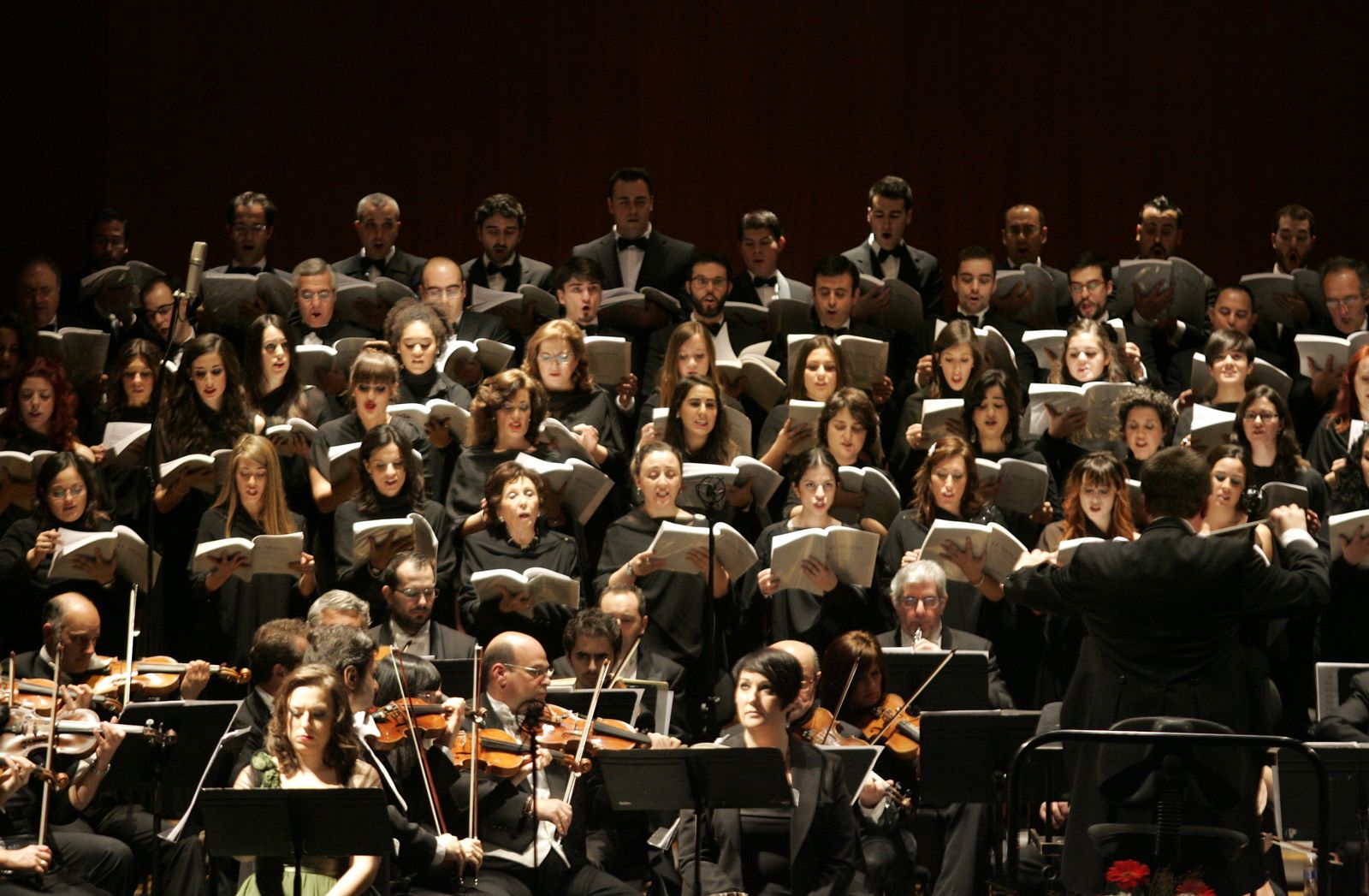 El Coro Ziryab, en una actuación junto a la Orquesta de Córdoba.