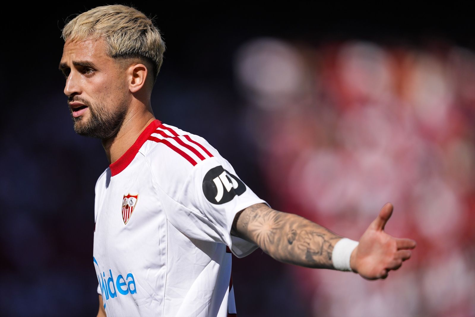 Januzaj se queja en una acción del partido contra el Mallorca.