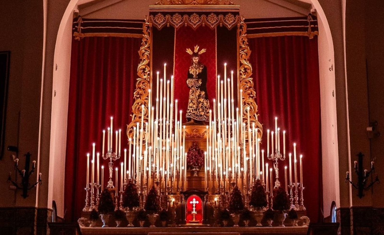 El fastuoso altar de quinario de San Gonzalo