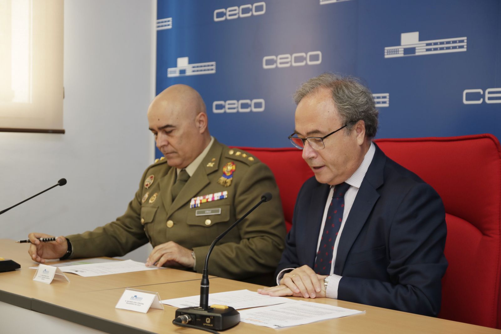 José Antonio Cruz y Antonio Díaz, ayer en la sede de CECO.