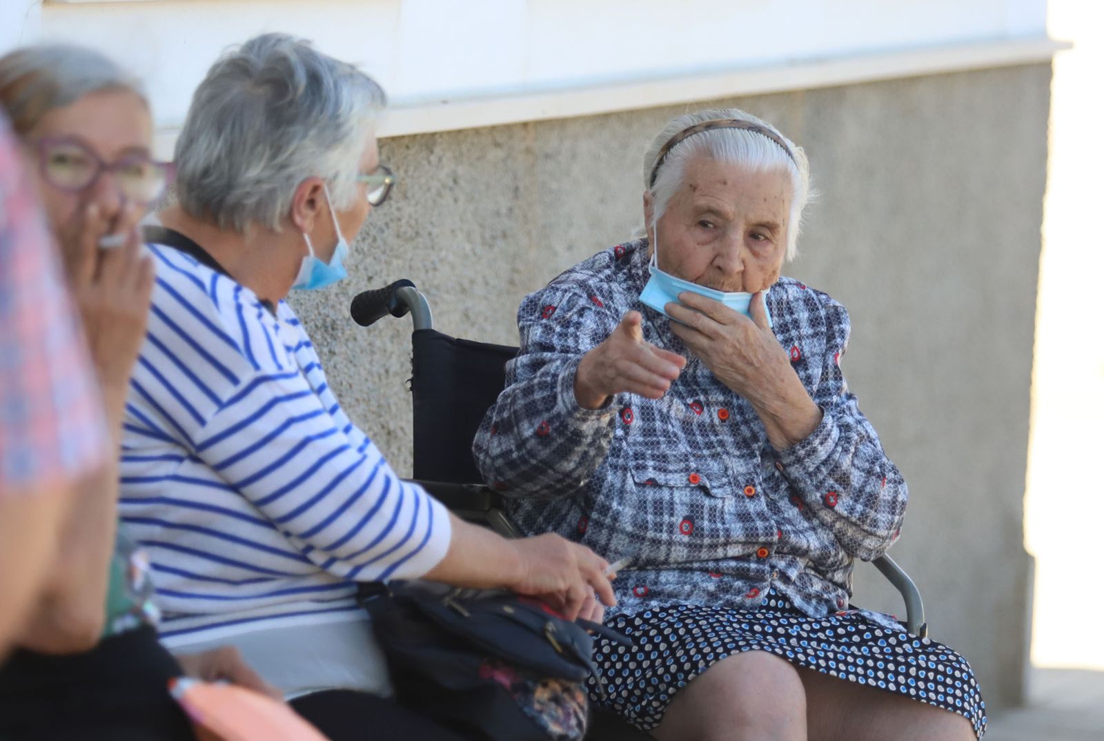 Las imágenes mas destacadas de los vecinos de la Zarza-Perrunal realojados por el incendio de Almonaster la Real