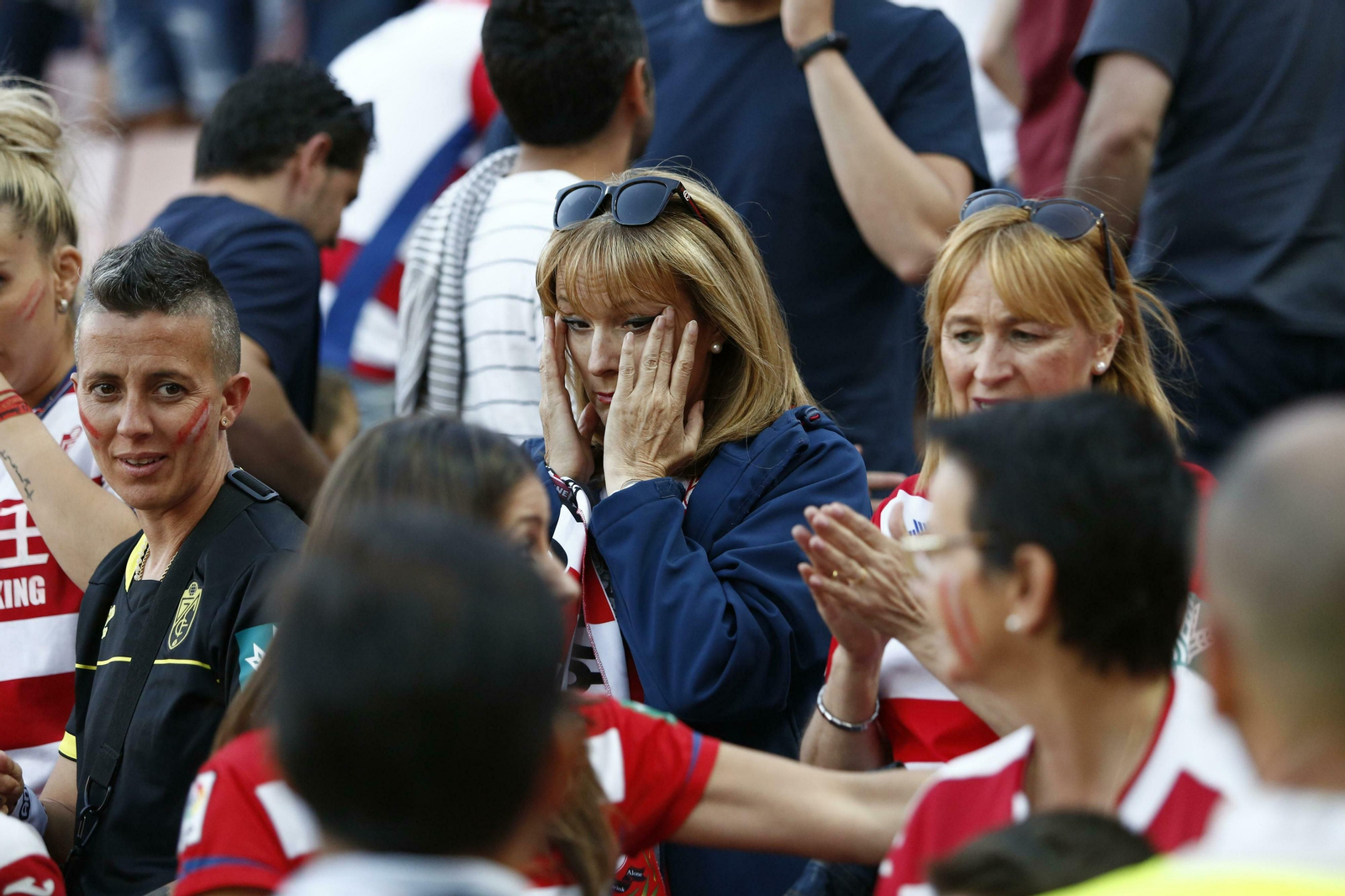 La afición rojiblanca se llevó una decepción al no poder ascender en Los Cármenes.