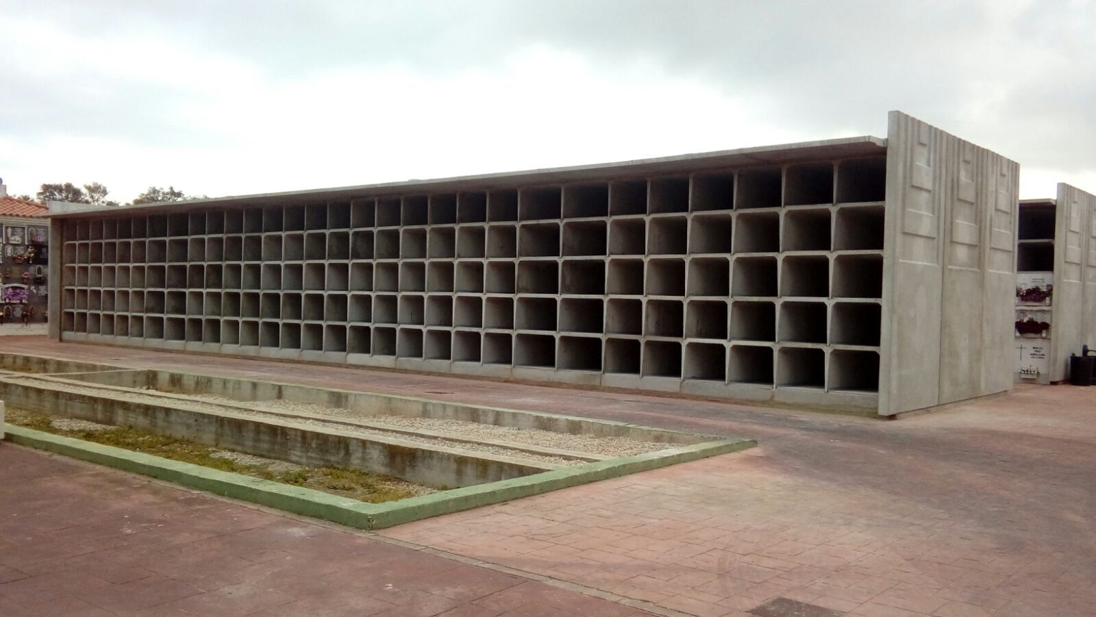 La nueva crujía del cementerio, ya finalizada.