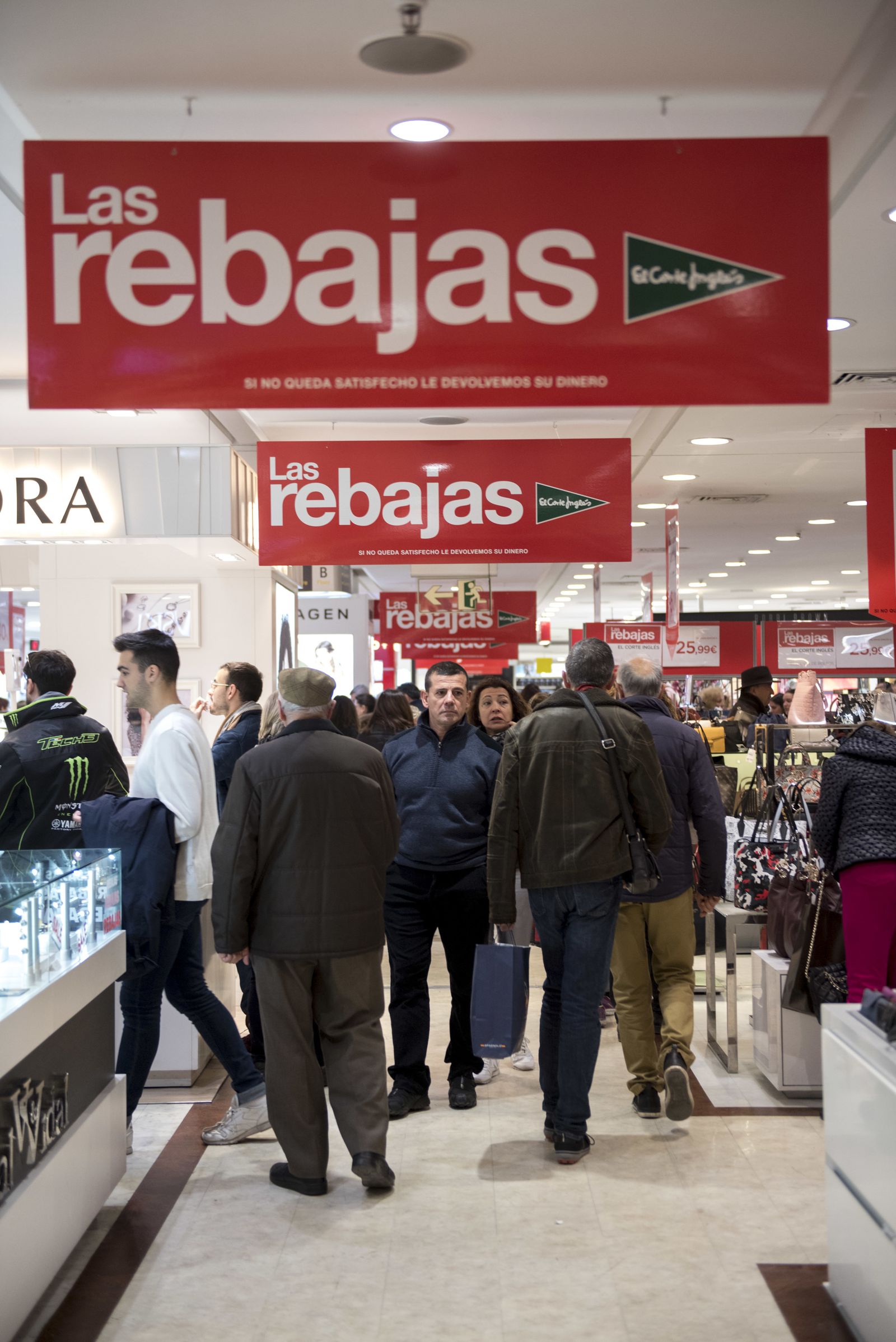 Los granadinos se lanzan a las rebajas de enro