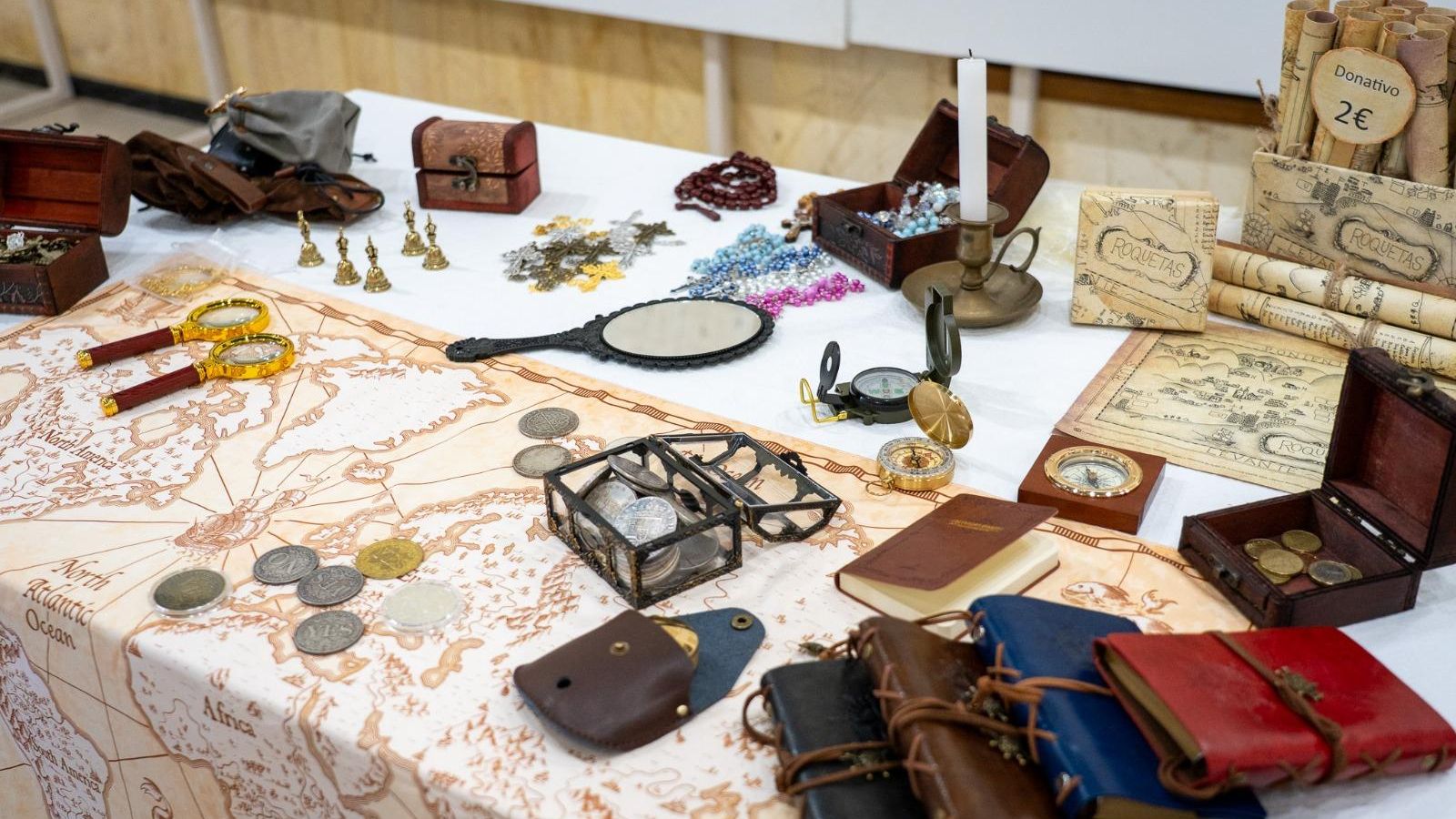 Parte de los objetos que se exponen en el Faro.