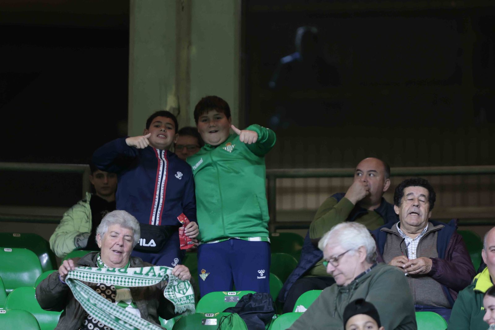 Búscate en las gradas del Villamarín