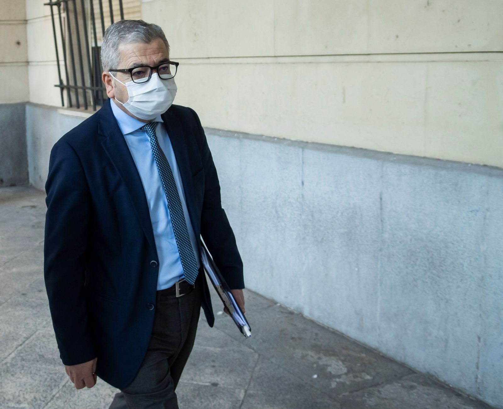 El ex viceconsejero de Empleo Agustín Barberá llega a la Audiencia de Sevilla.