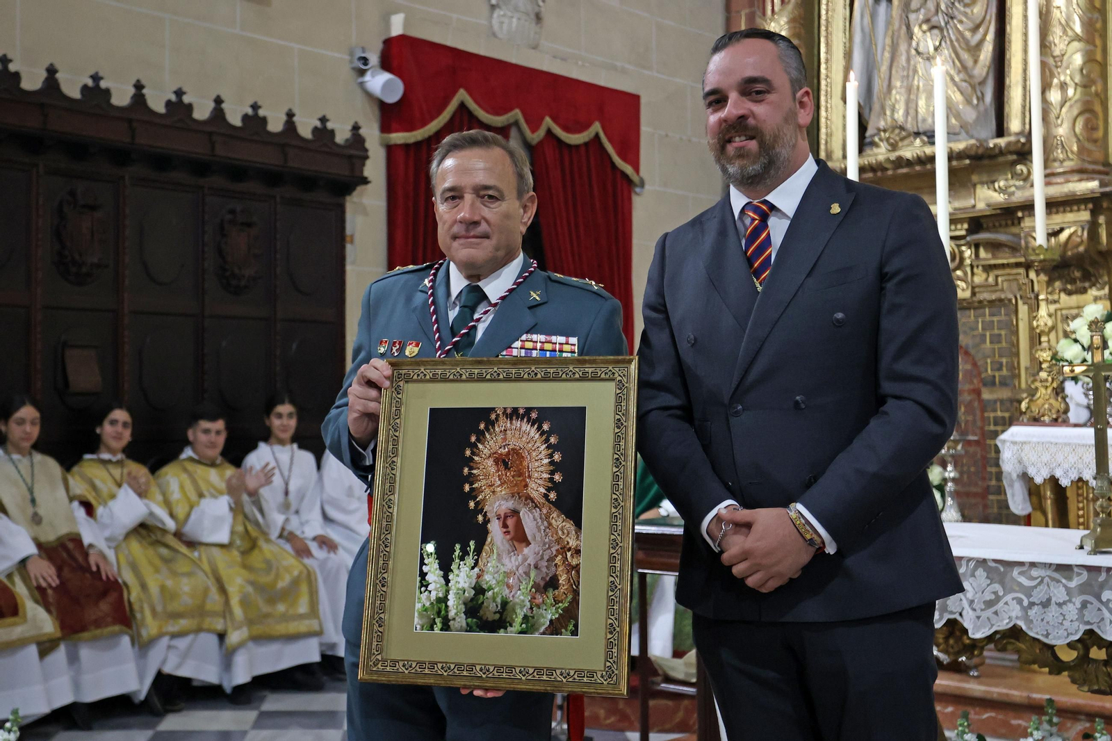 Imágenes de la entrega del fajín de Rodríguez del Castillo a Madre de Dios de la Misericordia