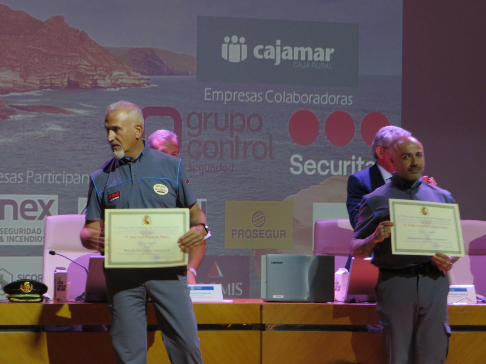 Policía y Guardia Civil premian a la seguridad privada en la UAL.