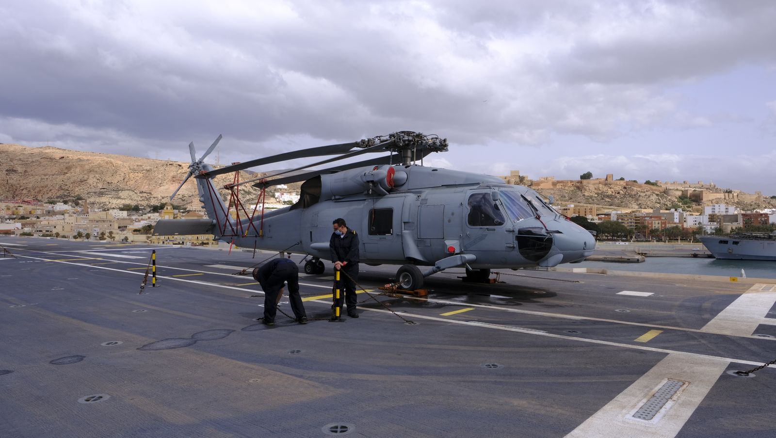 Fotogalería de la visita al portaaviones Juan Carlos I. Puerto de Almería.
