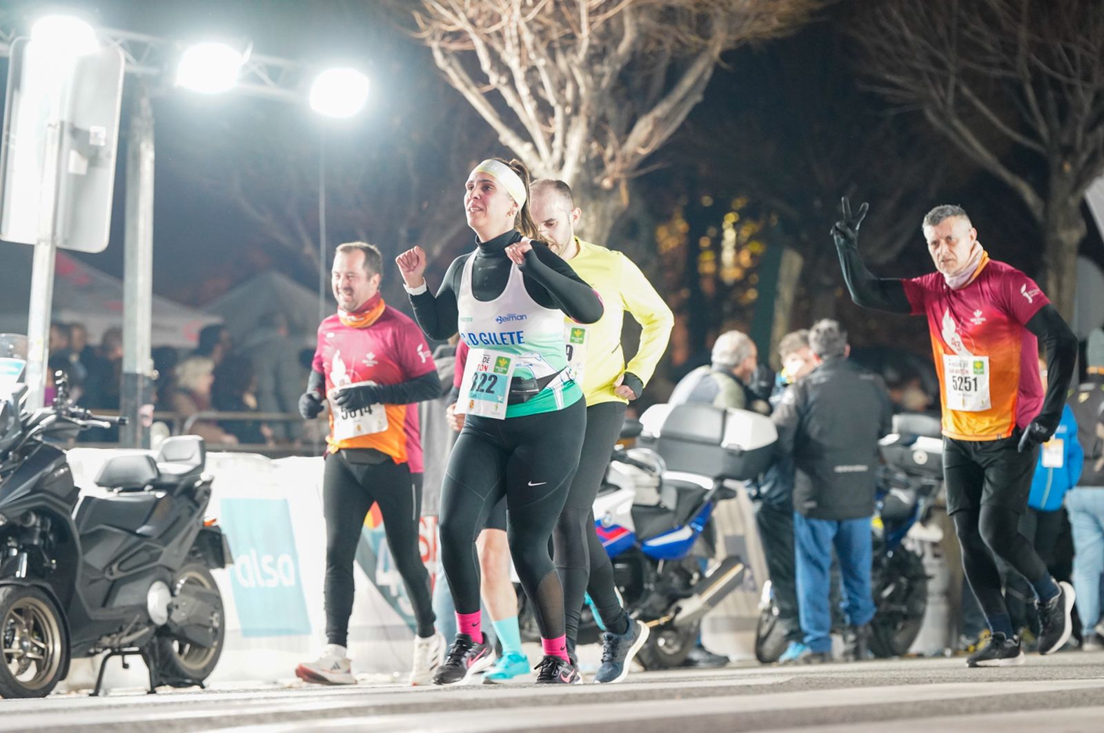 En imágenes: búscate en tu llegada a meta de la Carrera de San Antón 2026 (20)