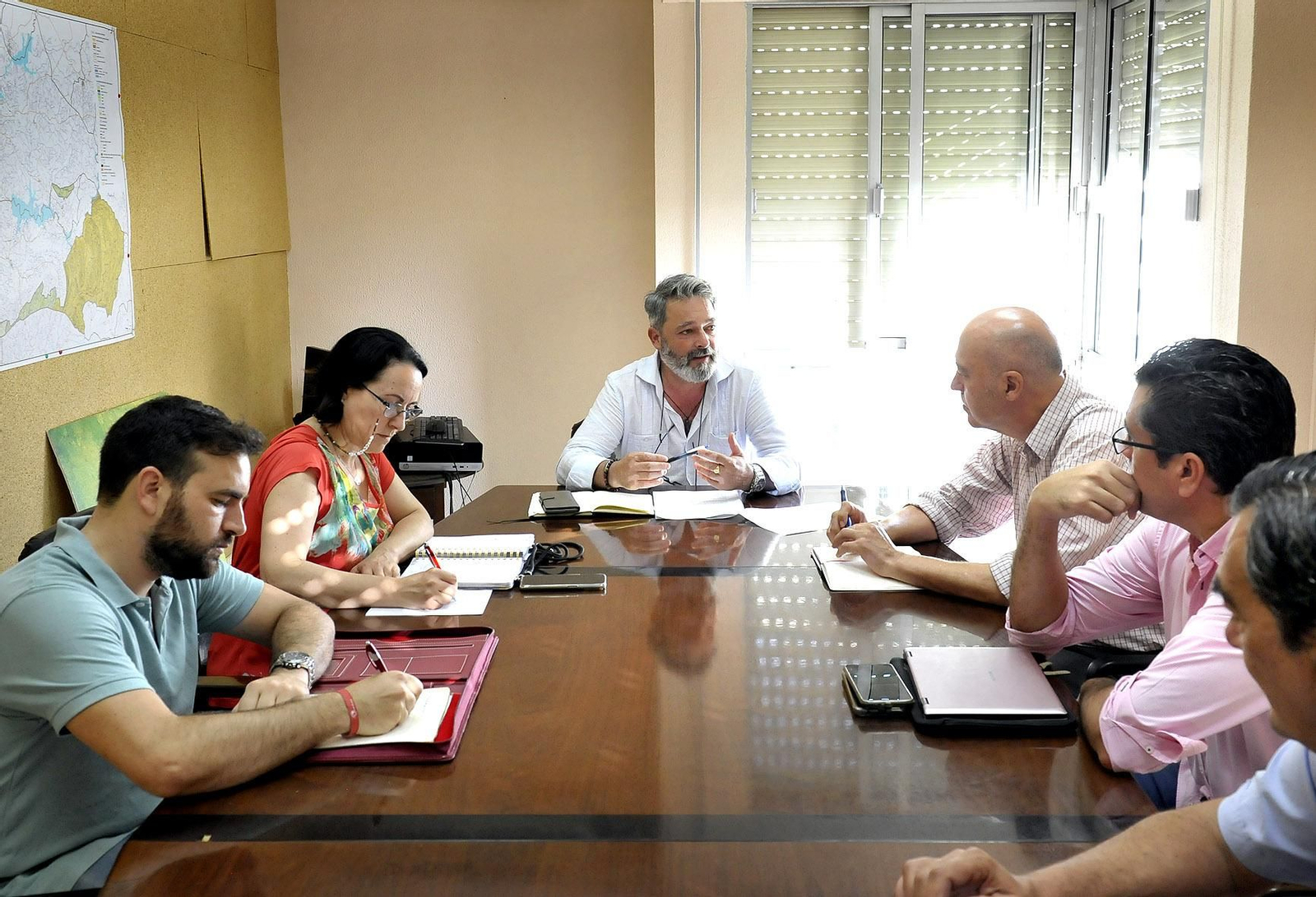 Rubén Pérez, en su reunión con Acoje y Adecosur.