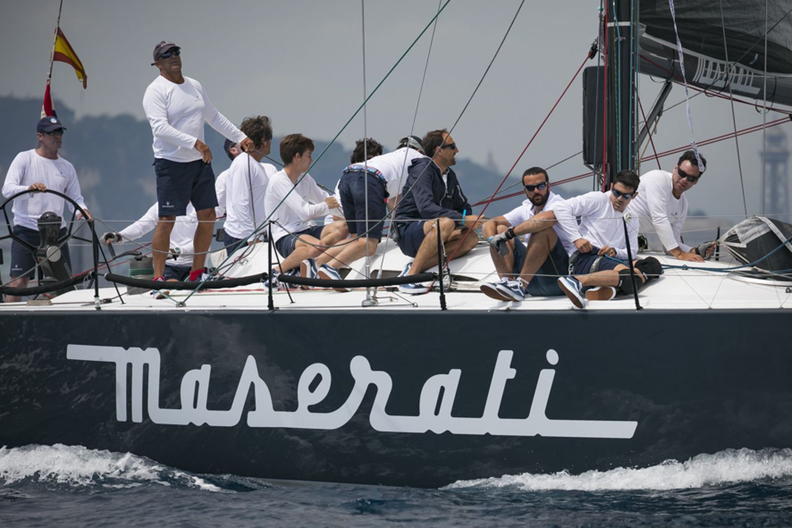 La tripulación del 'Maserati', en plena navegación en popa durante la segunda jornada del 44º Conde de Godó.