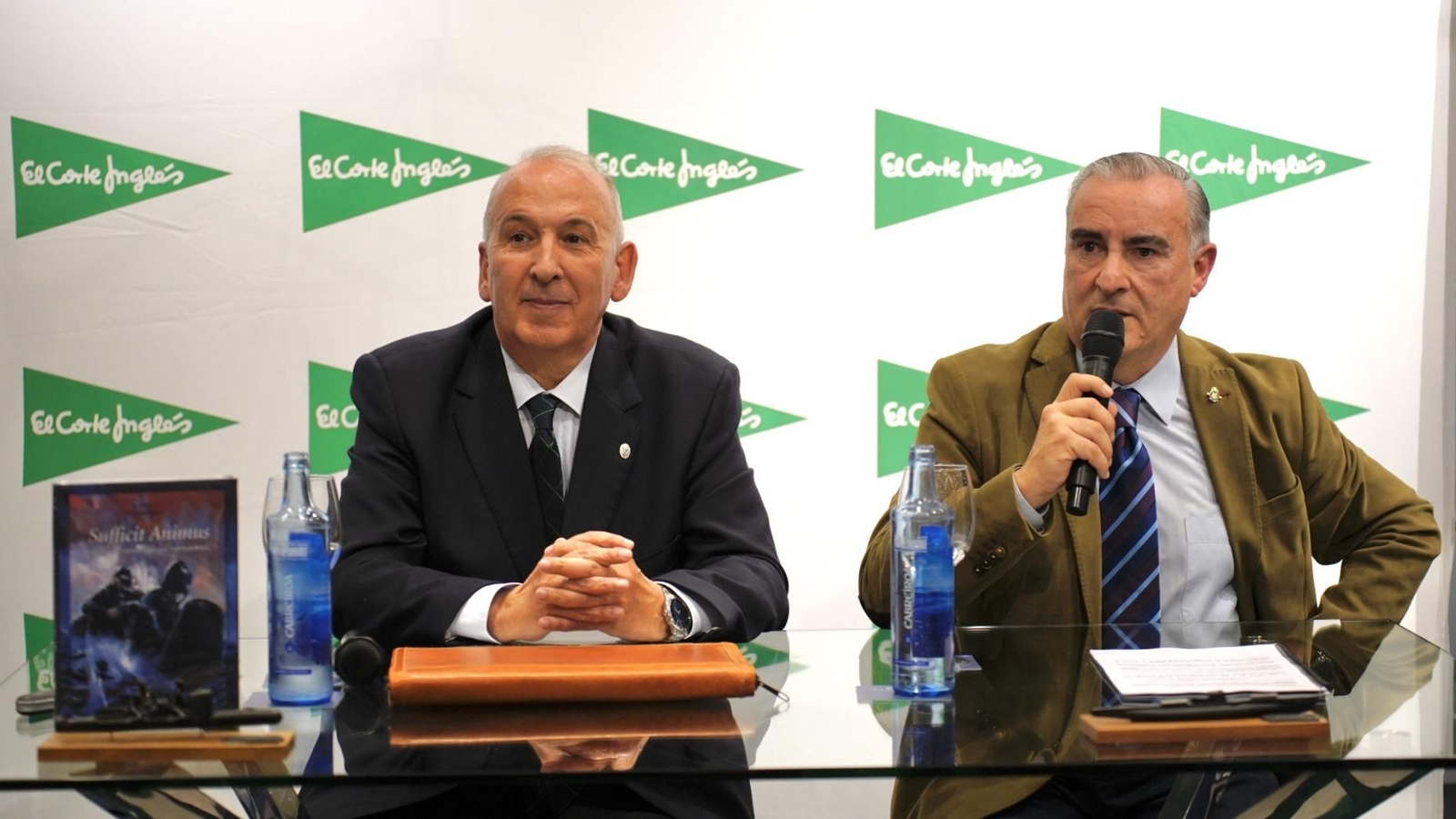 Fotos de la presentacion del libro de Alfonso Escuadra