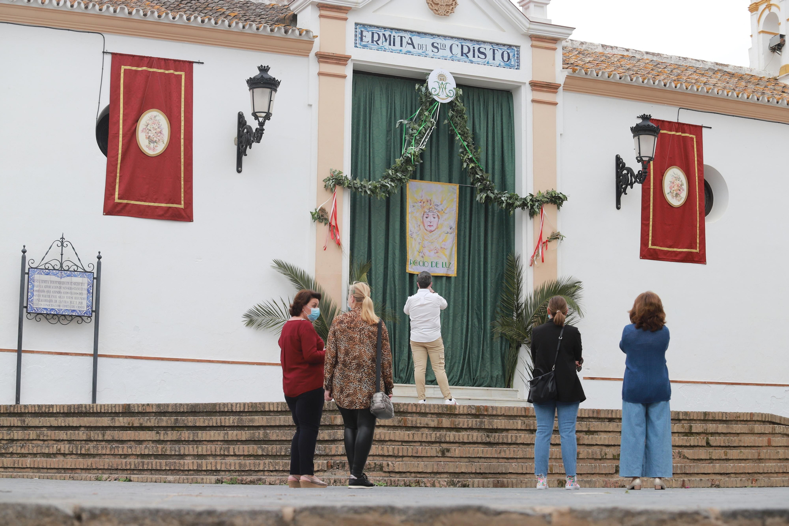 Imágenes de la jornada especial vivida en Almonte sin la procesión de la Virgen del Rocío