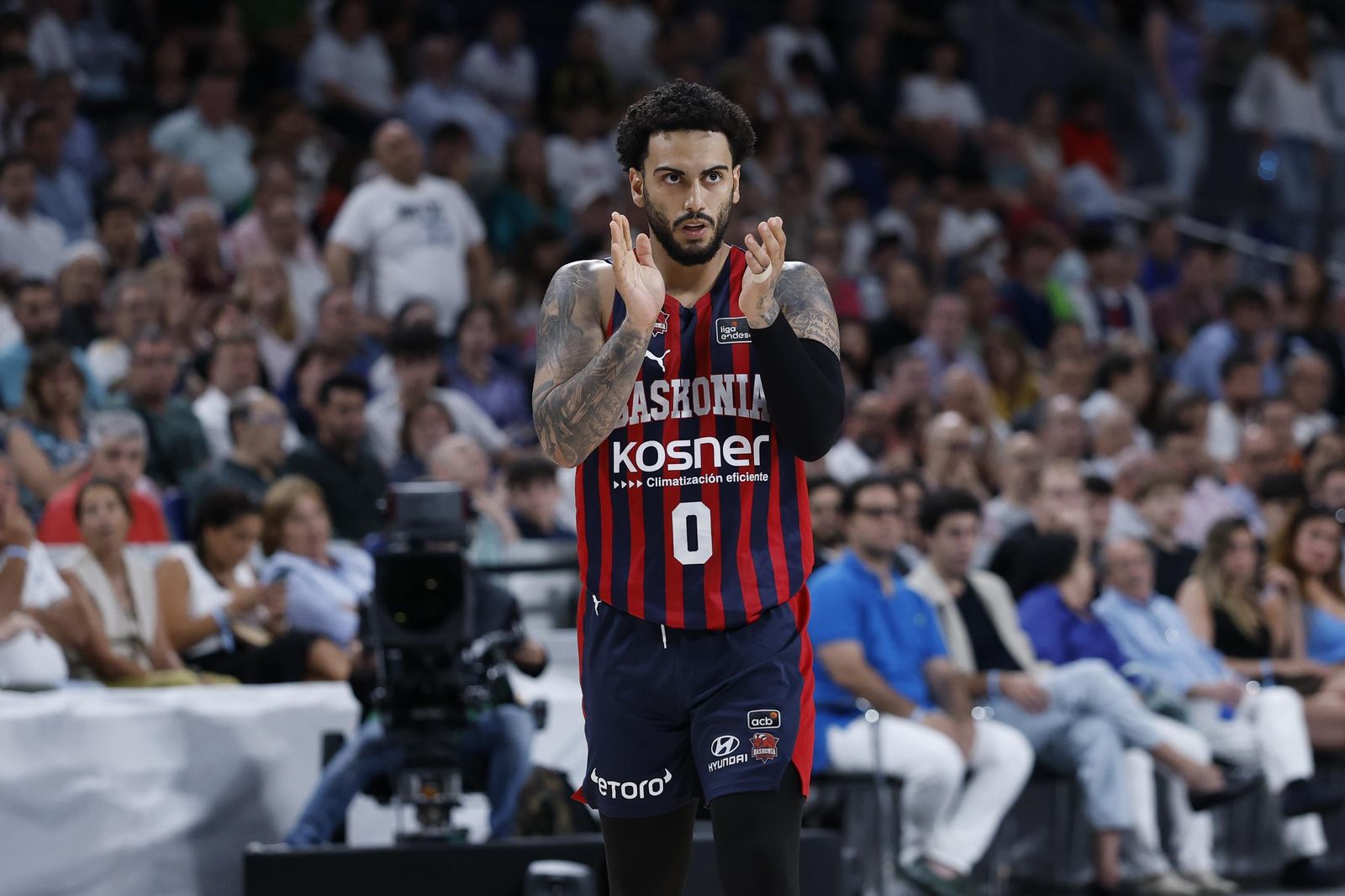 El Real Madrid sufre pero gana al Baskonia (82-76)