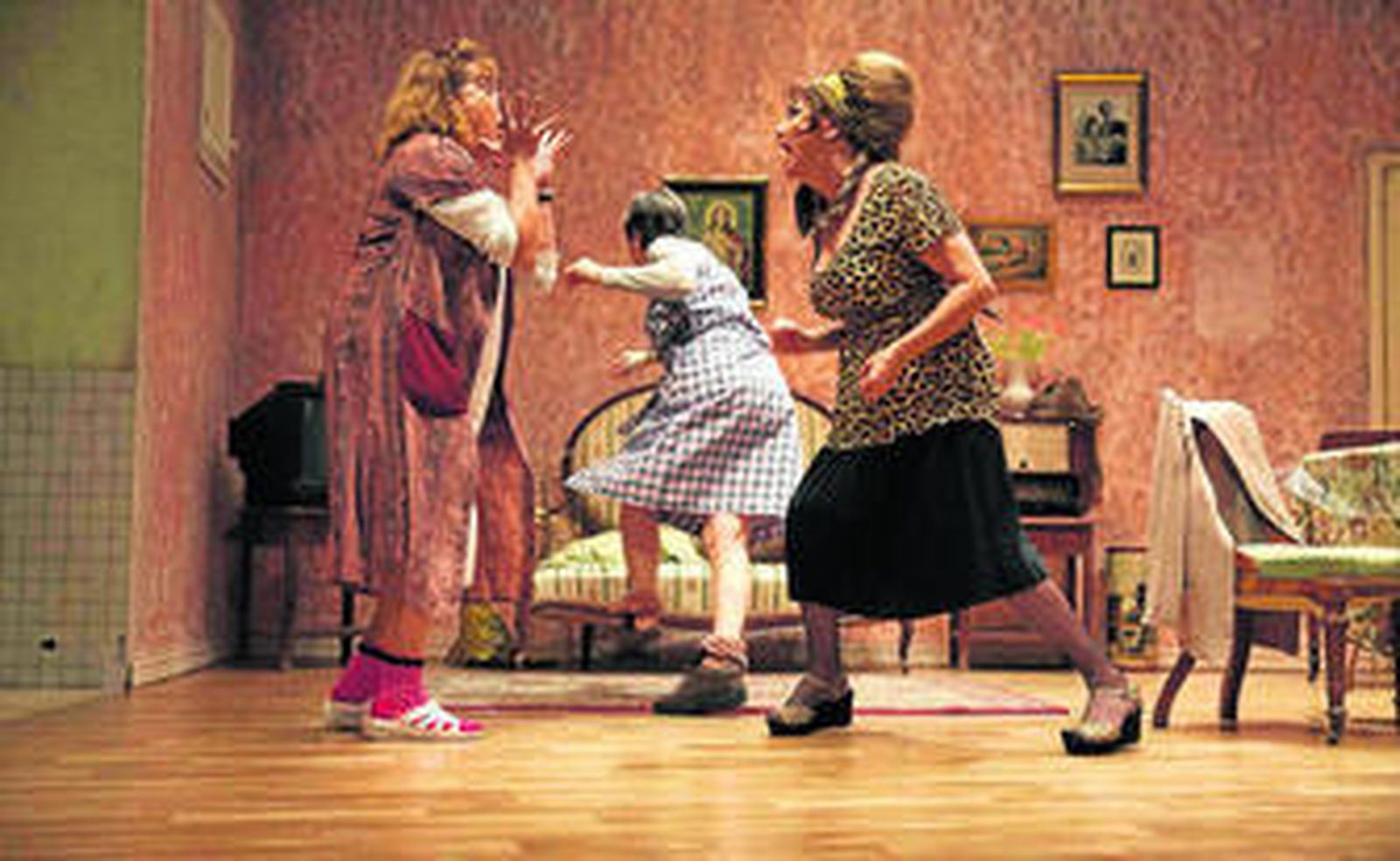 Ana Marzoa, Alicia Sánchez y Paca Gabaldón son 'Las presidentas'.