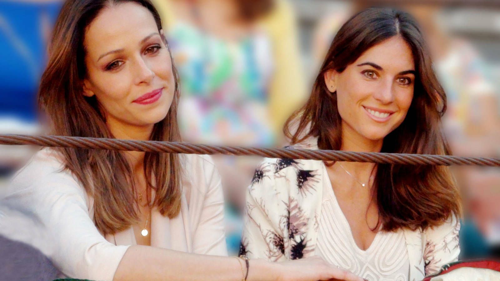 Eva, con su cuñada, Lourdes Montes, en los toros.