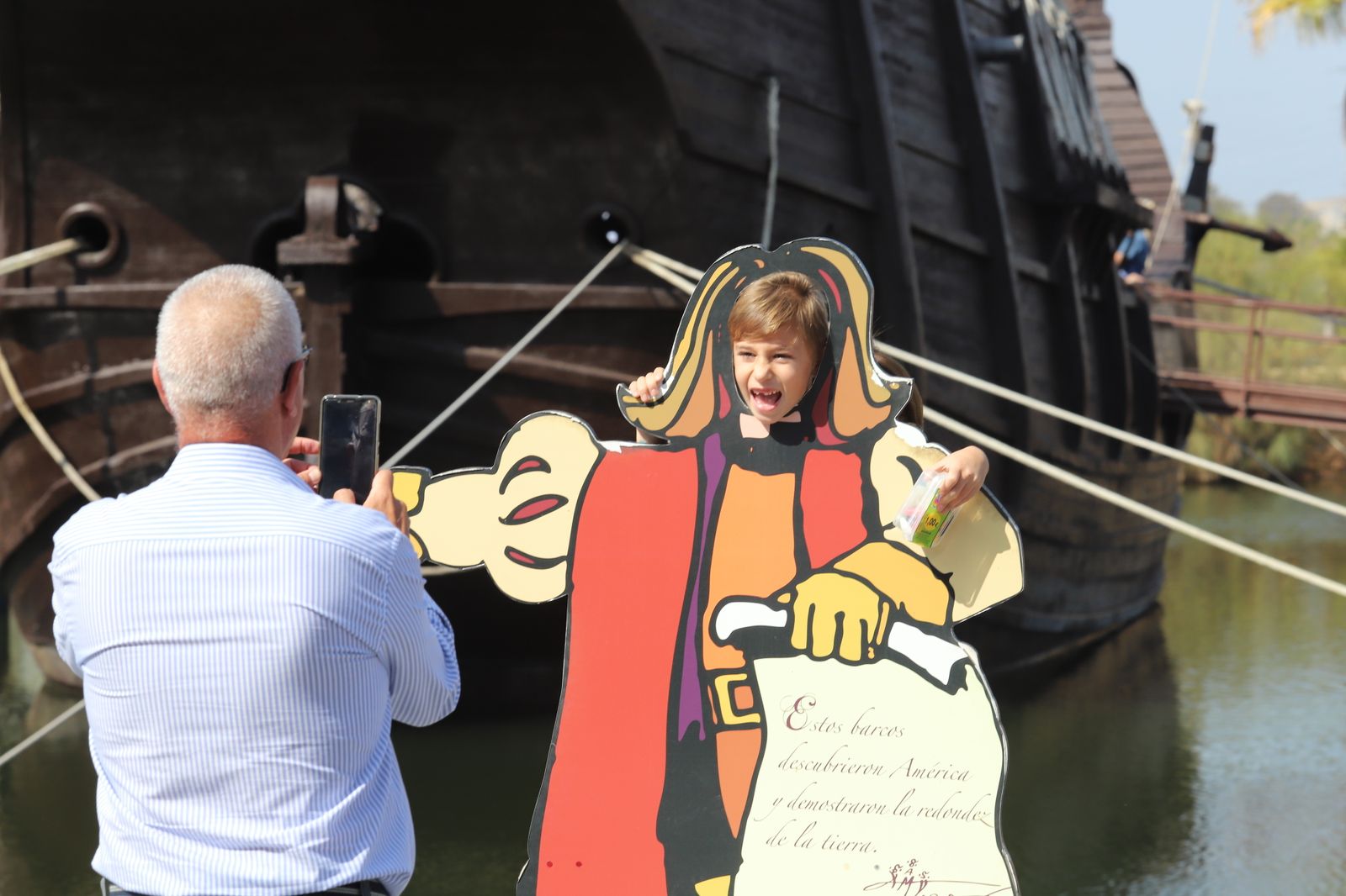 Imágenes de la jornada de puertas abiertas en el Muelle de las Carabelas