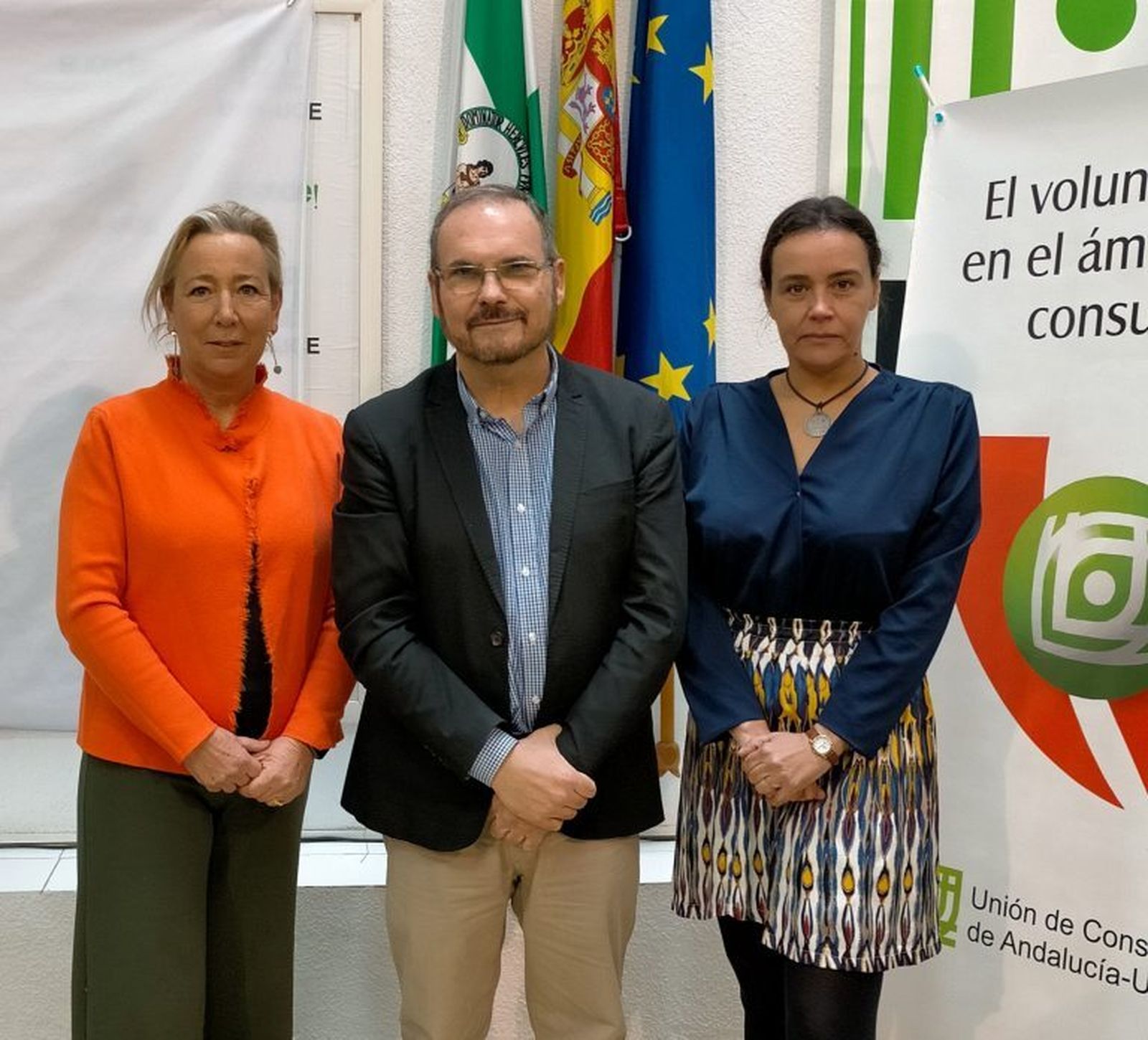 Juan Moreno, con Marta Rodríguez y Mercedes Sánchez.