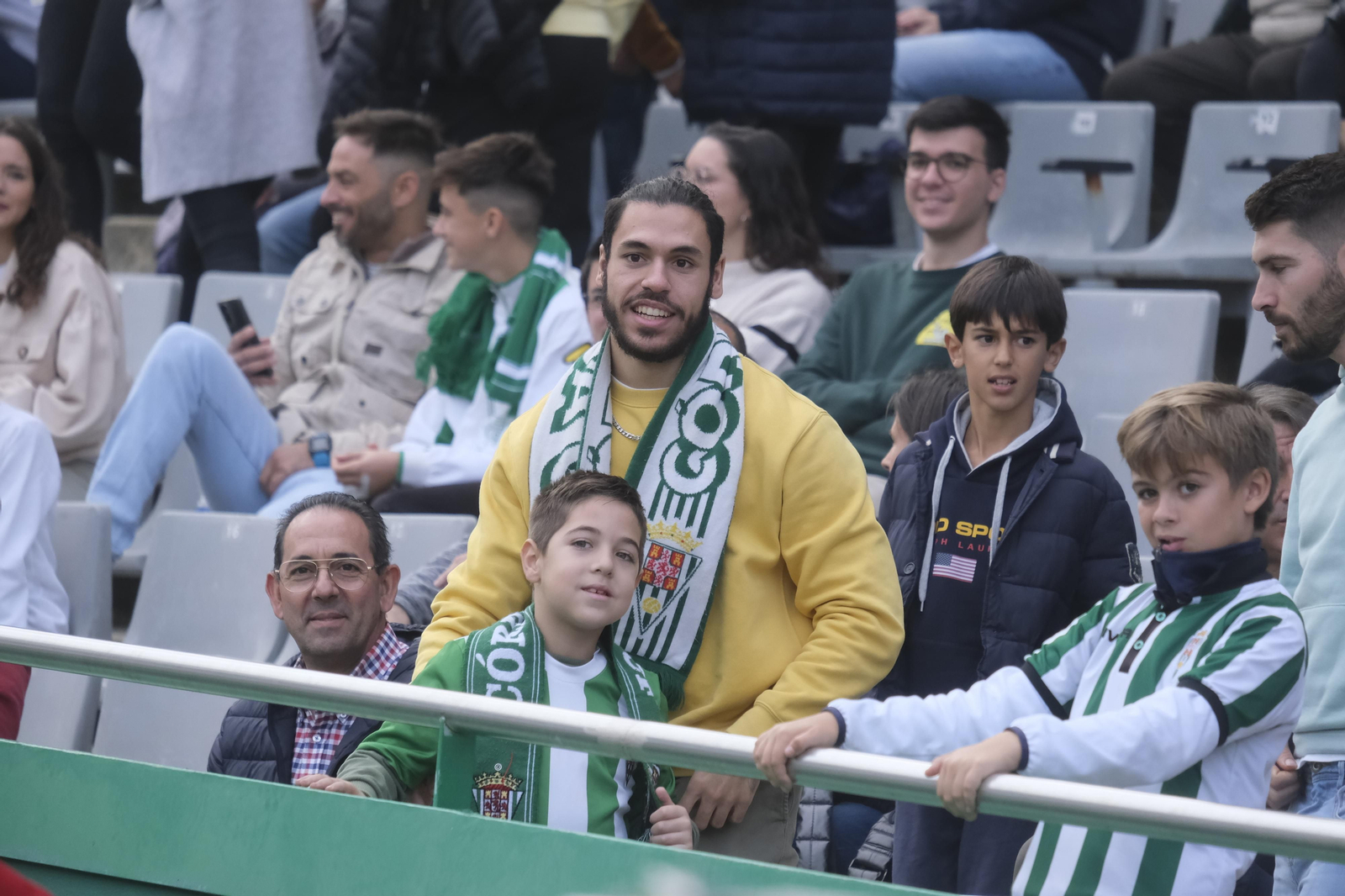Las imágenes del ambiente en las gradas de El Arcángel en el Córdoba CF - Linares