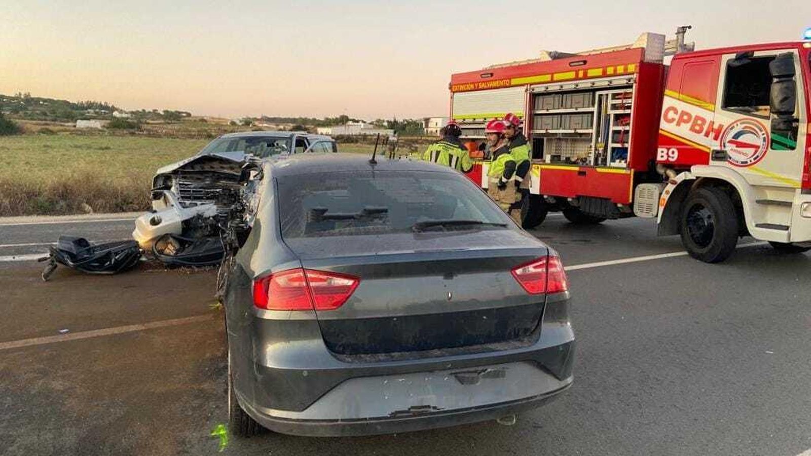 El Consorcio de Bomberos de Huelva atendieron a los heridos.