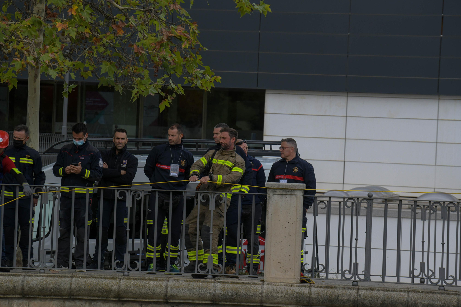 Fotos: Las mejores imágenes del simulacro de rescate de un coche accidentado en el río Genil de Granada