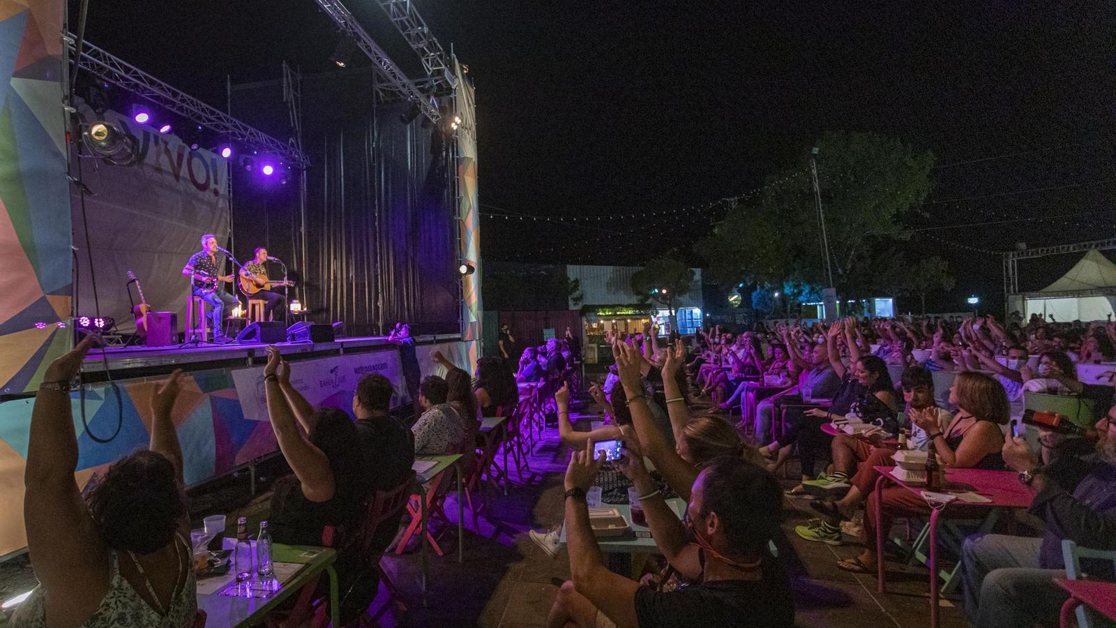 El público corea los temas de M-Clan.