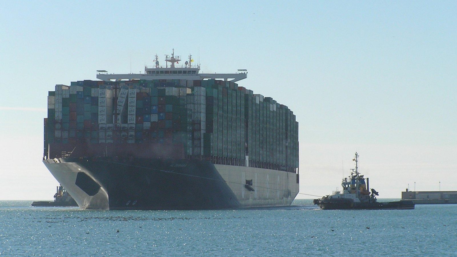 Portacontenedores ‘Al Zubara’. Con 400 metros de eslora es, a fecha de hoy, el mayor que ha operado en el puerto.