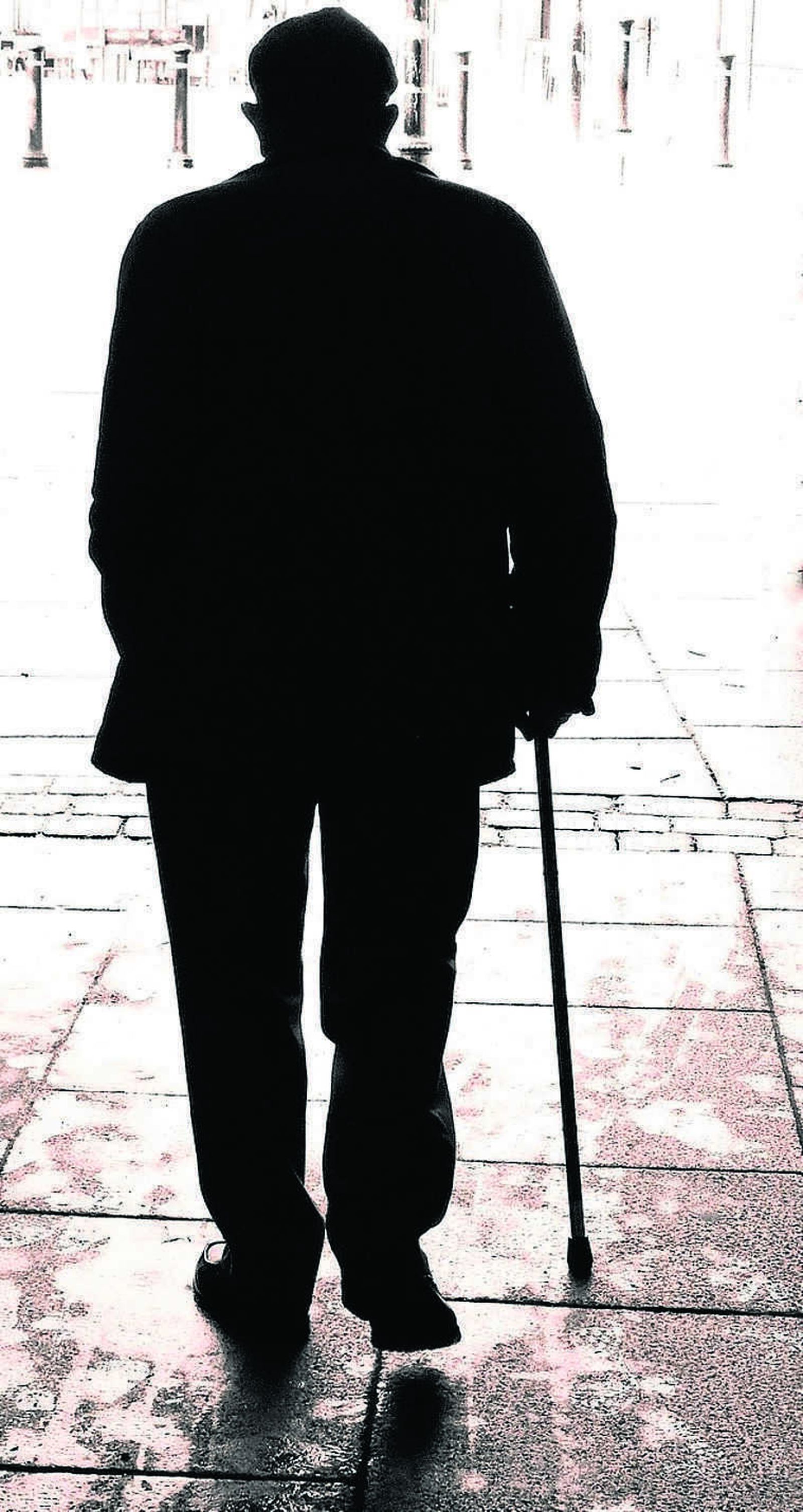 Silueta de un anciano