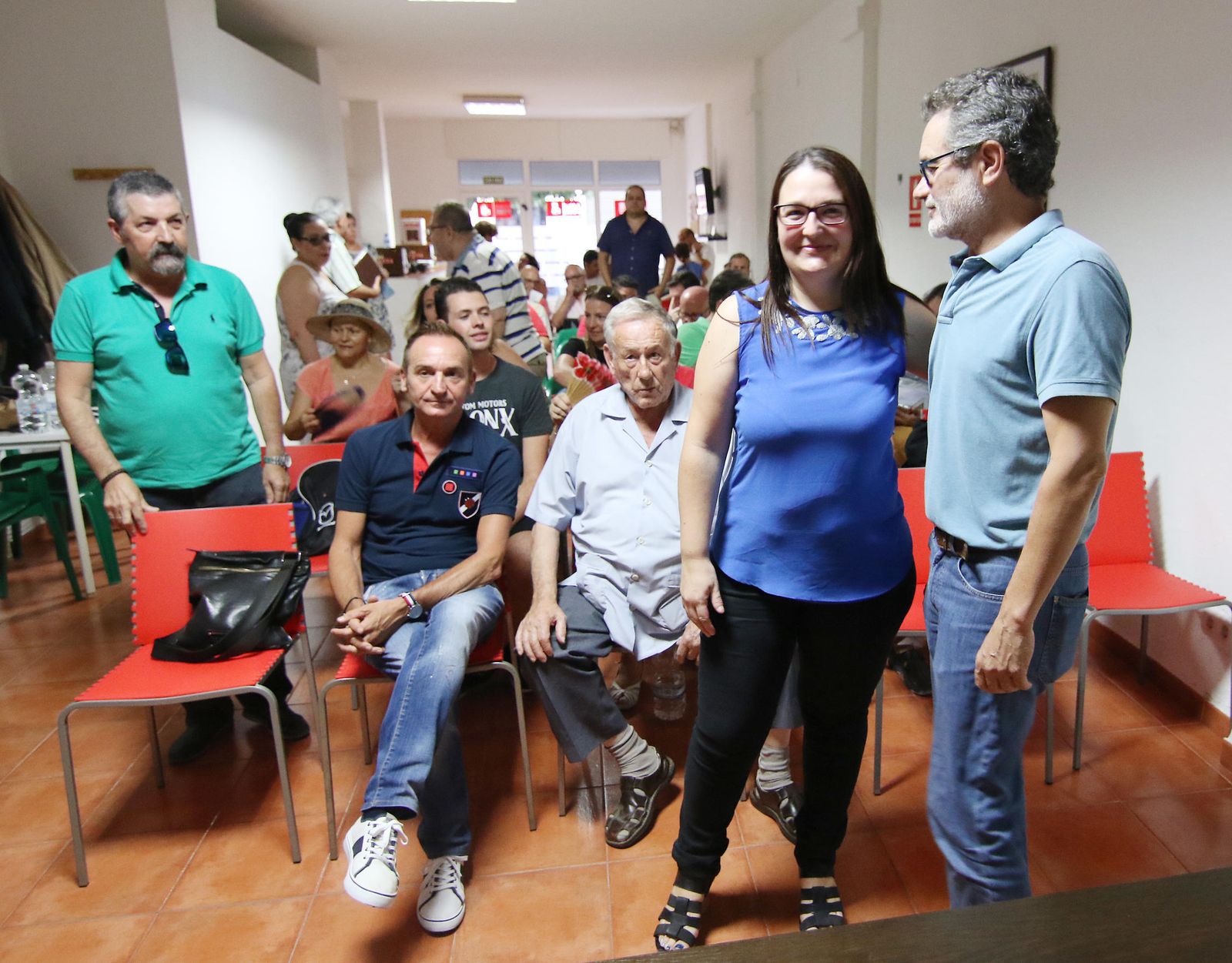 Teba Roldán, en primer término, con los 'sanchistas'.