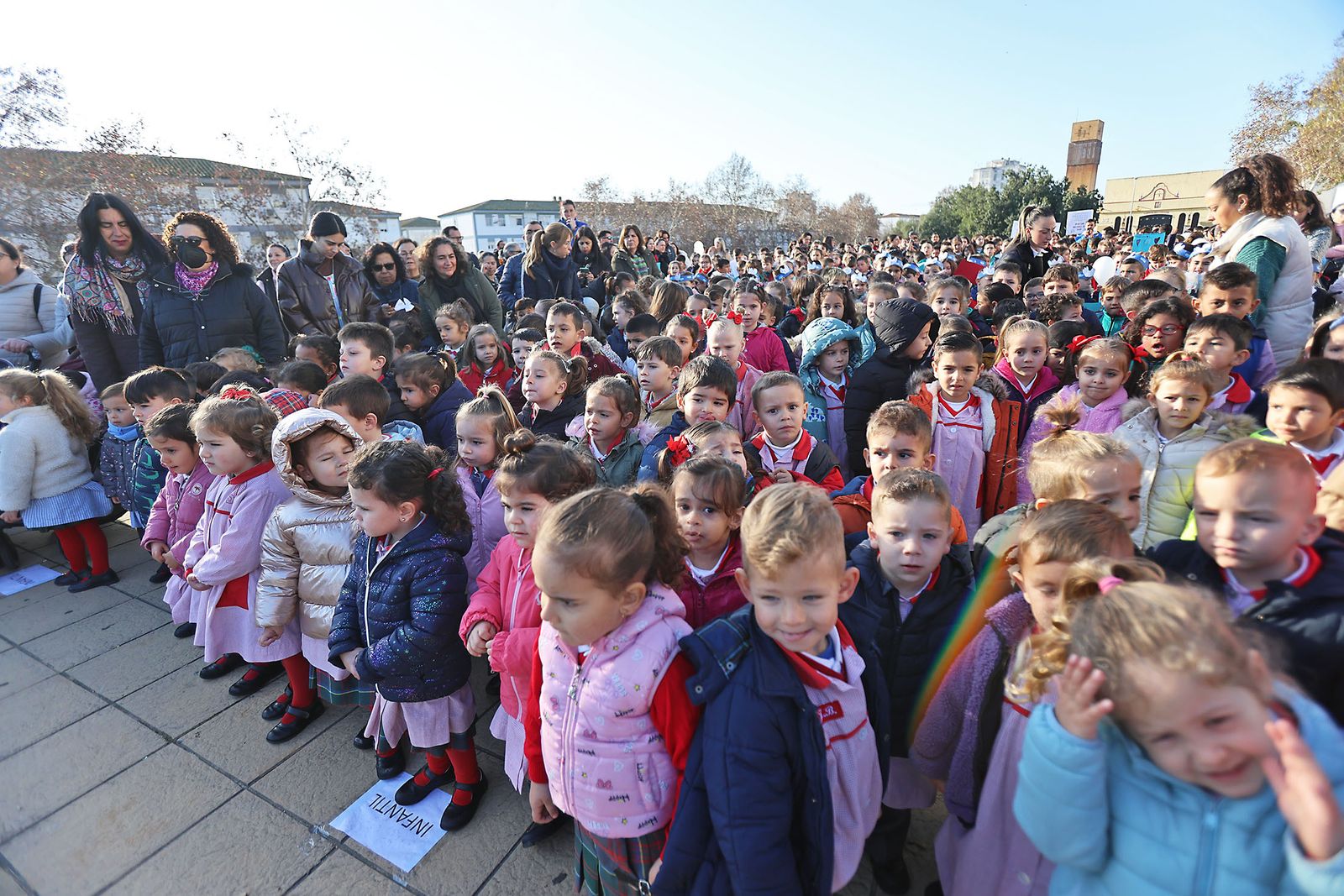 Imágenes del acto del Día a la No Violencia y la Paz del Colegio La Hispanidad