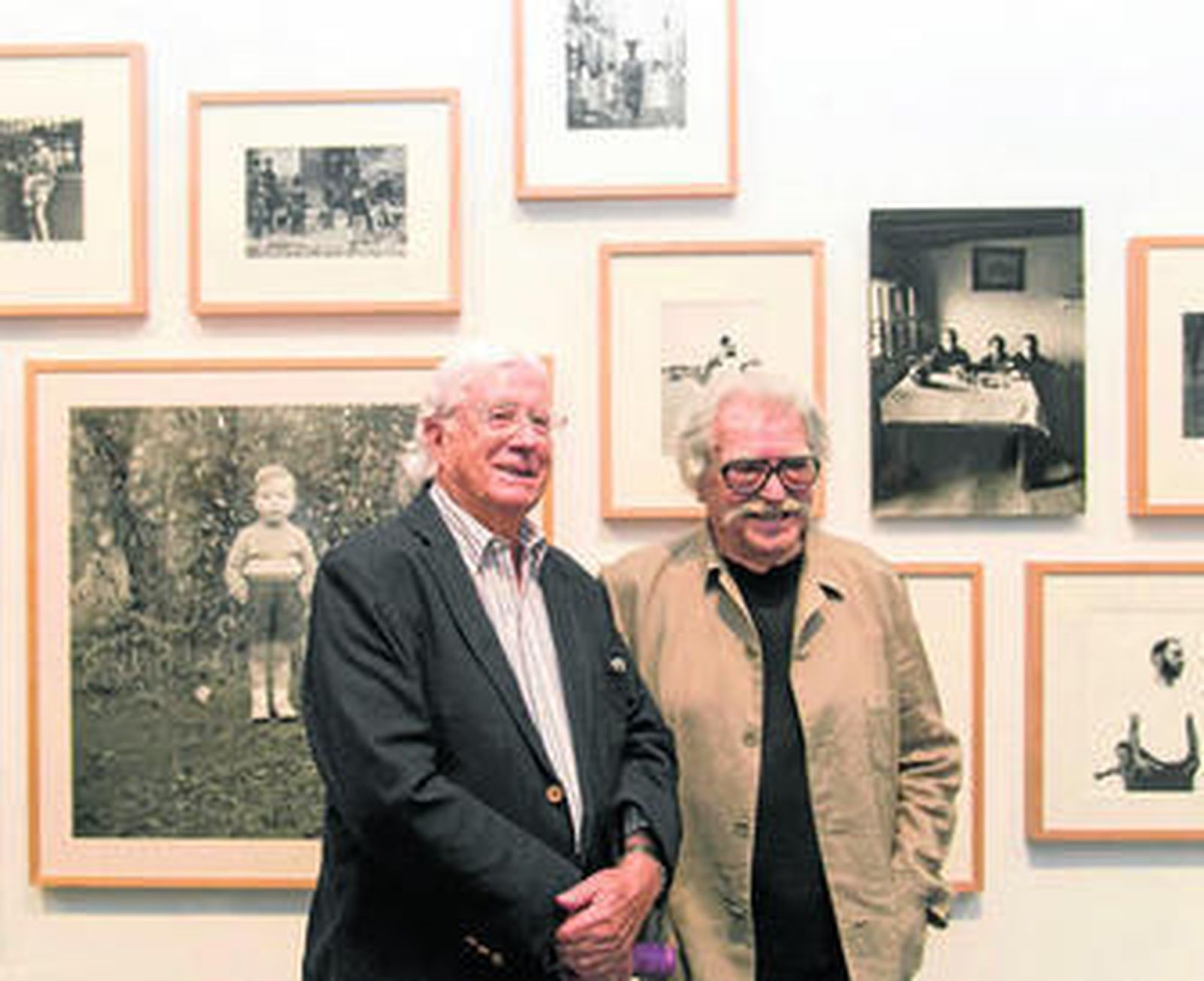 Carlos Pérez Siquier junto a Ramón Masats ayer en el Museo Reina Sofía de Madrid.